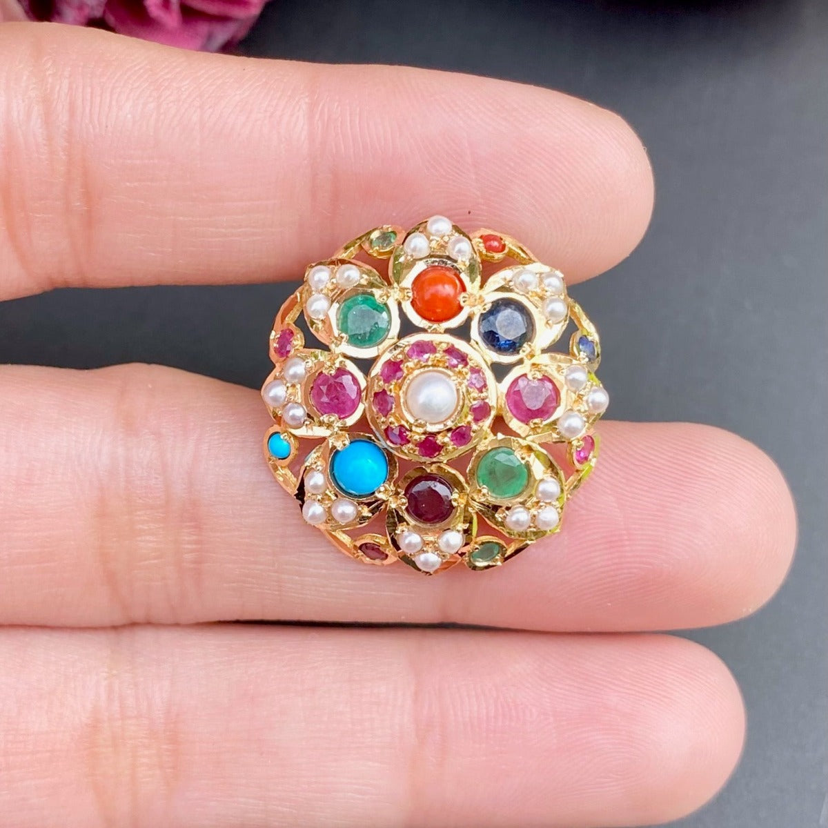 gold ring to gift her