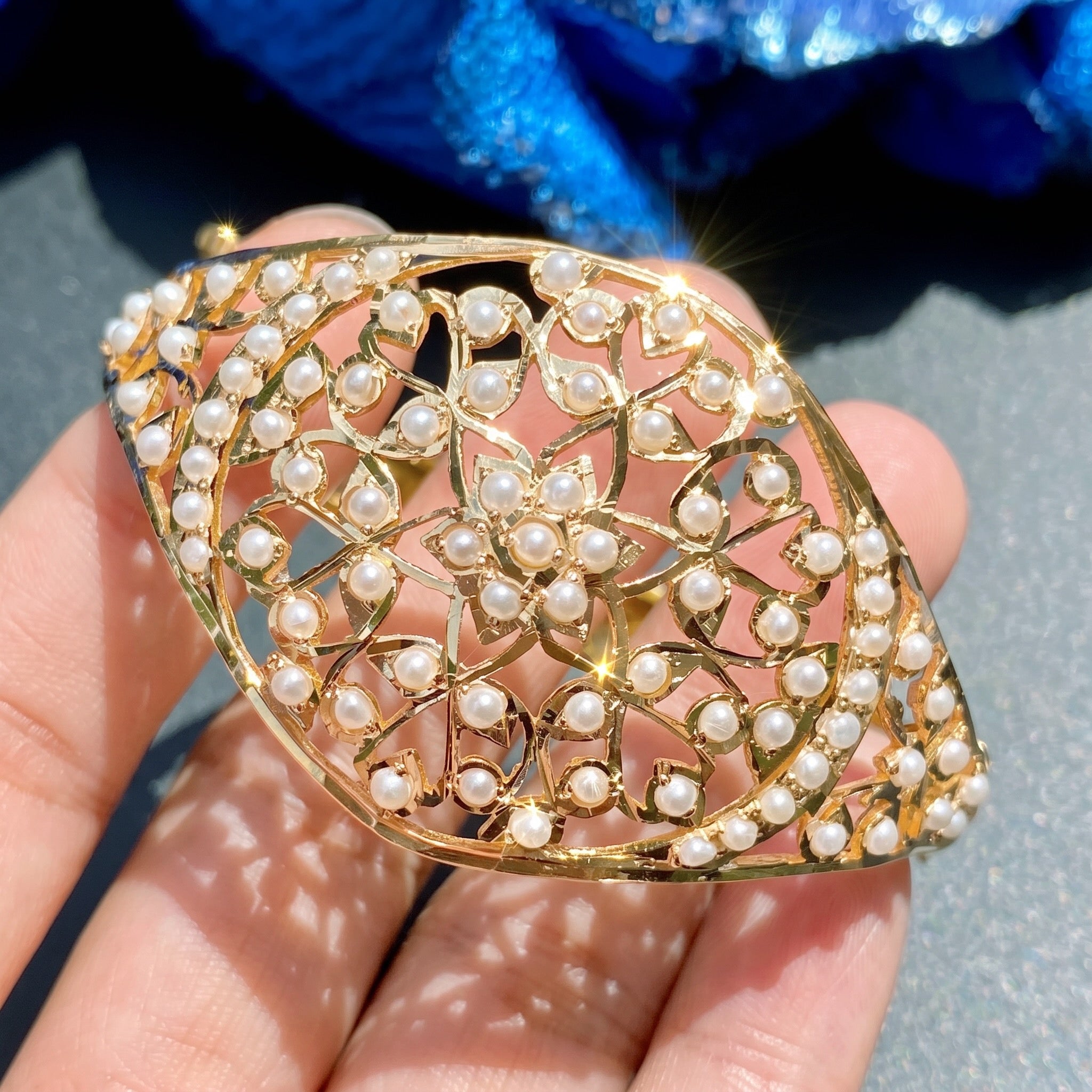 antique 2.5 tola 22 carat gold bracelet for ladies studded with pearls