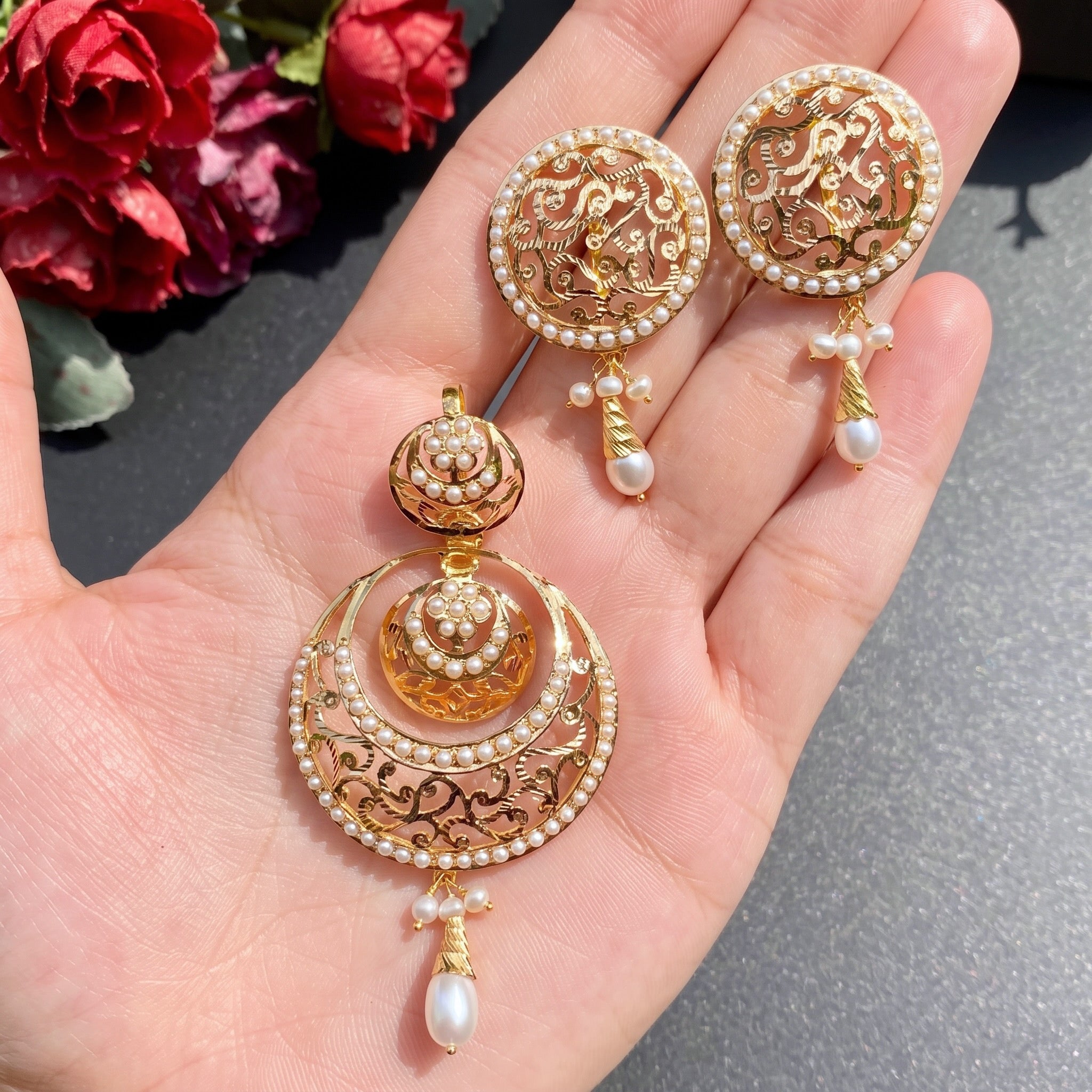 tanishq gold pendant set studded with pearls