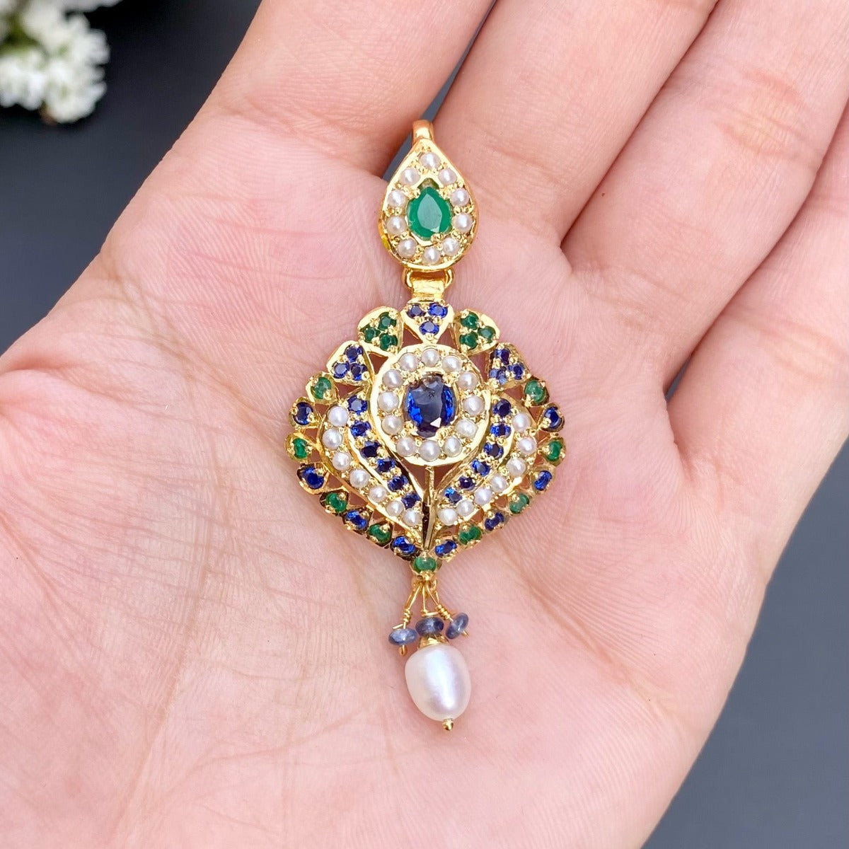 small blue sapphire emerald pendant set