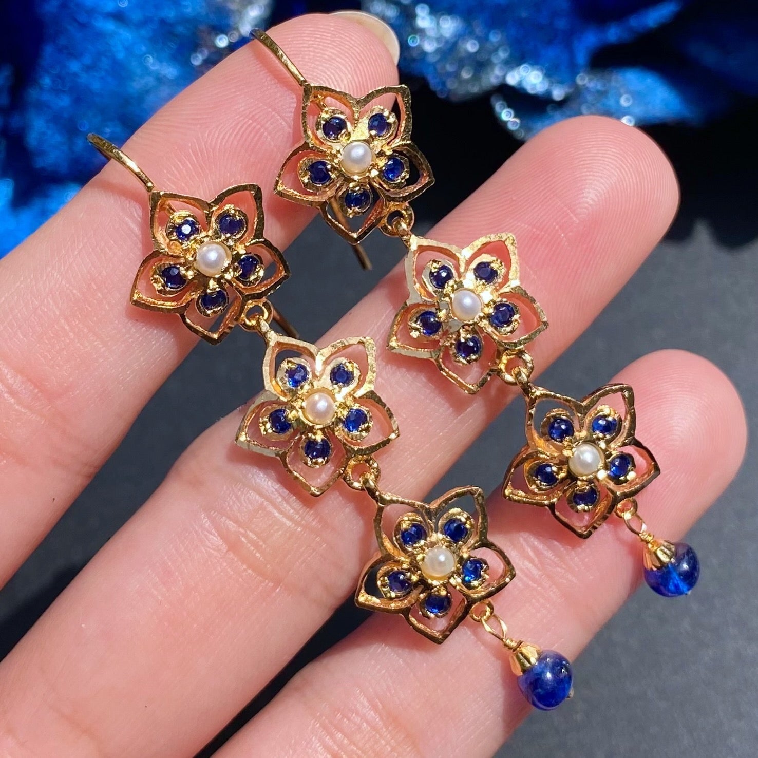 delicate necklace set in antique design