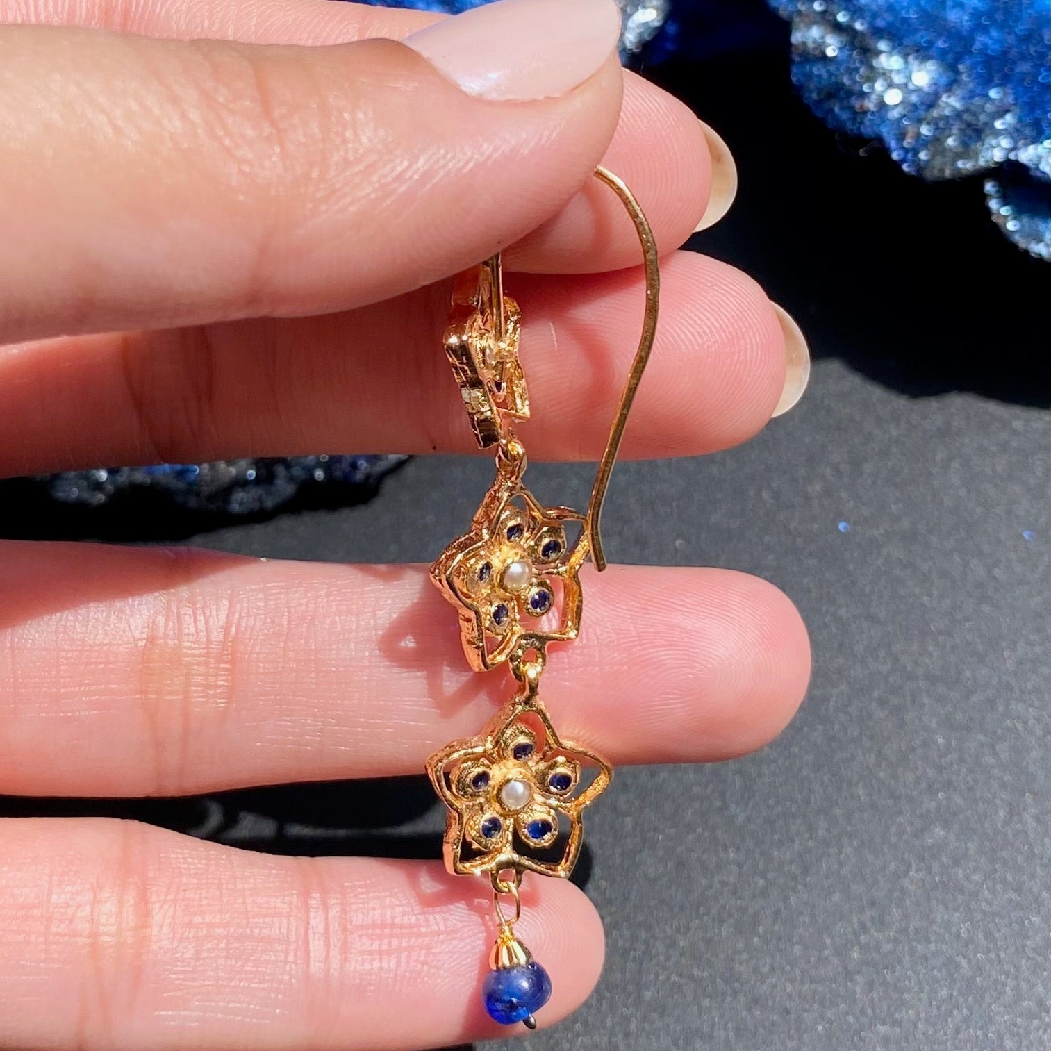 delicate necklace set in antique design