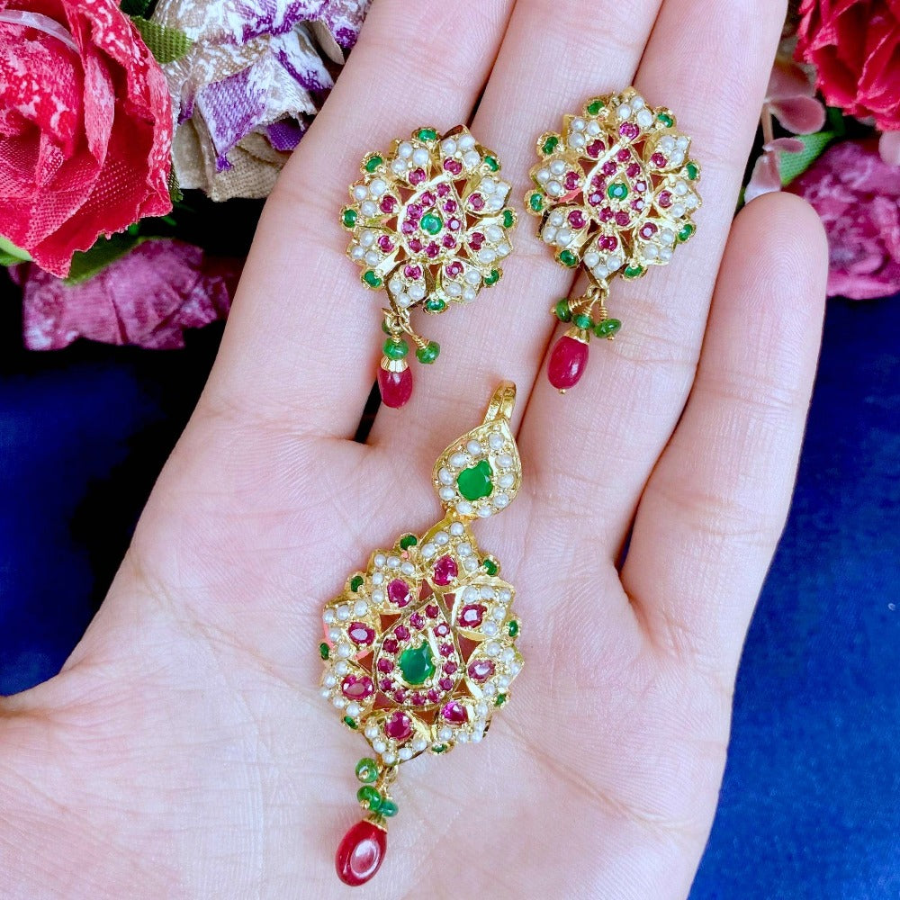 gold plated pendant set for gifting