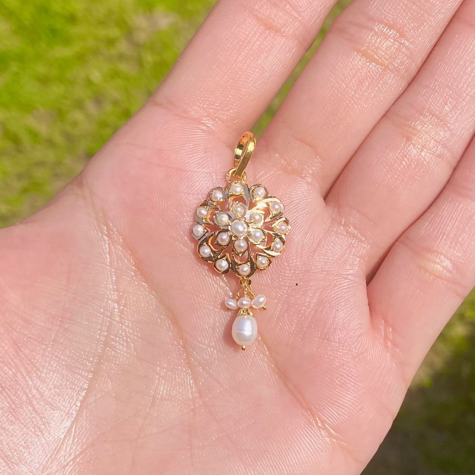 pearl pendant in 22k gold gp 011