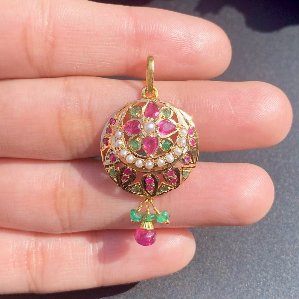 light weight jadau pendant in 22k gold gp 002