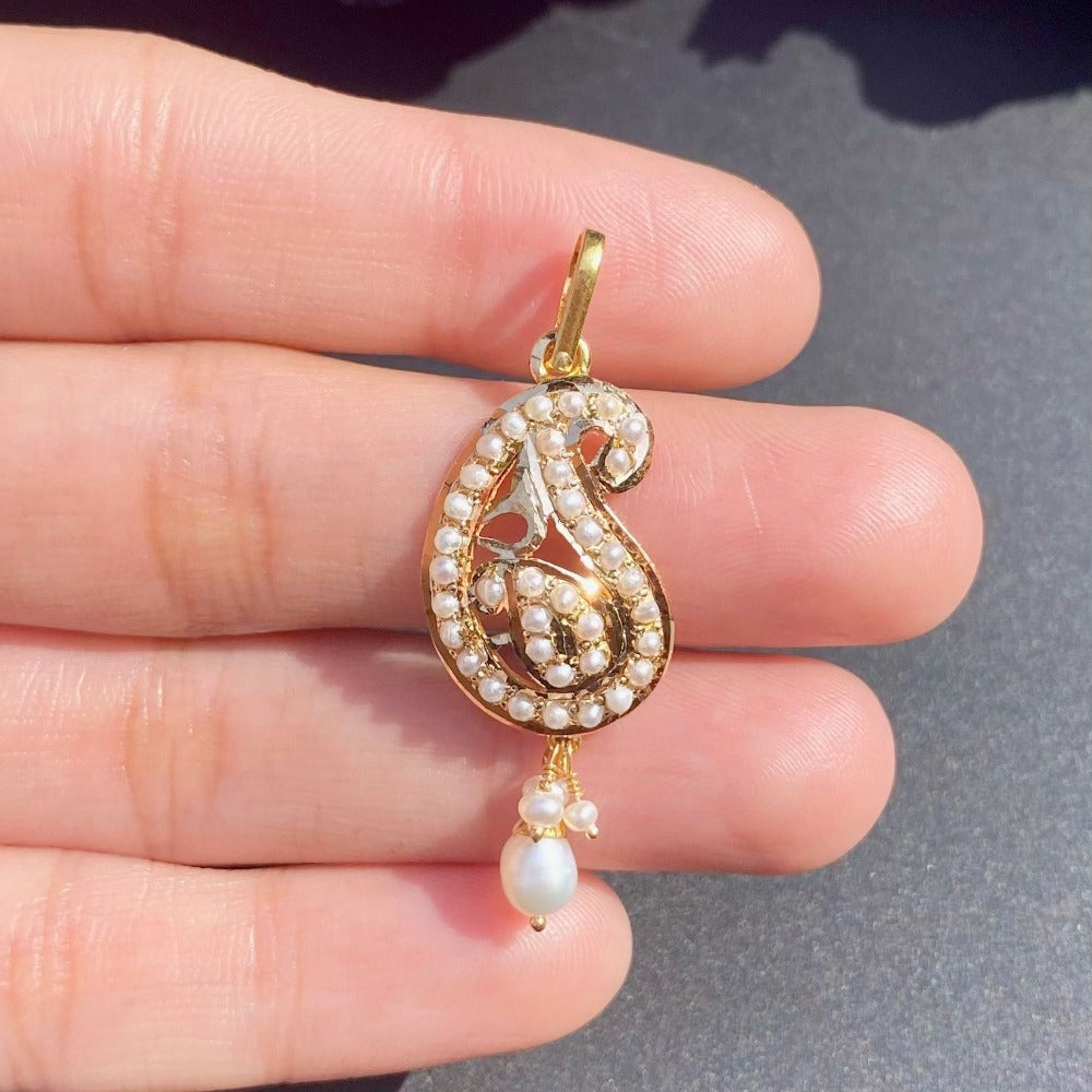 paisley shaped pearl pendant made in 22ct gold gp 015
