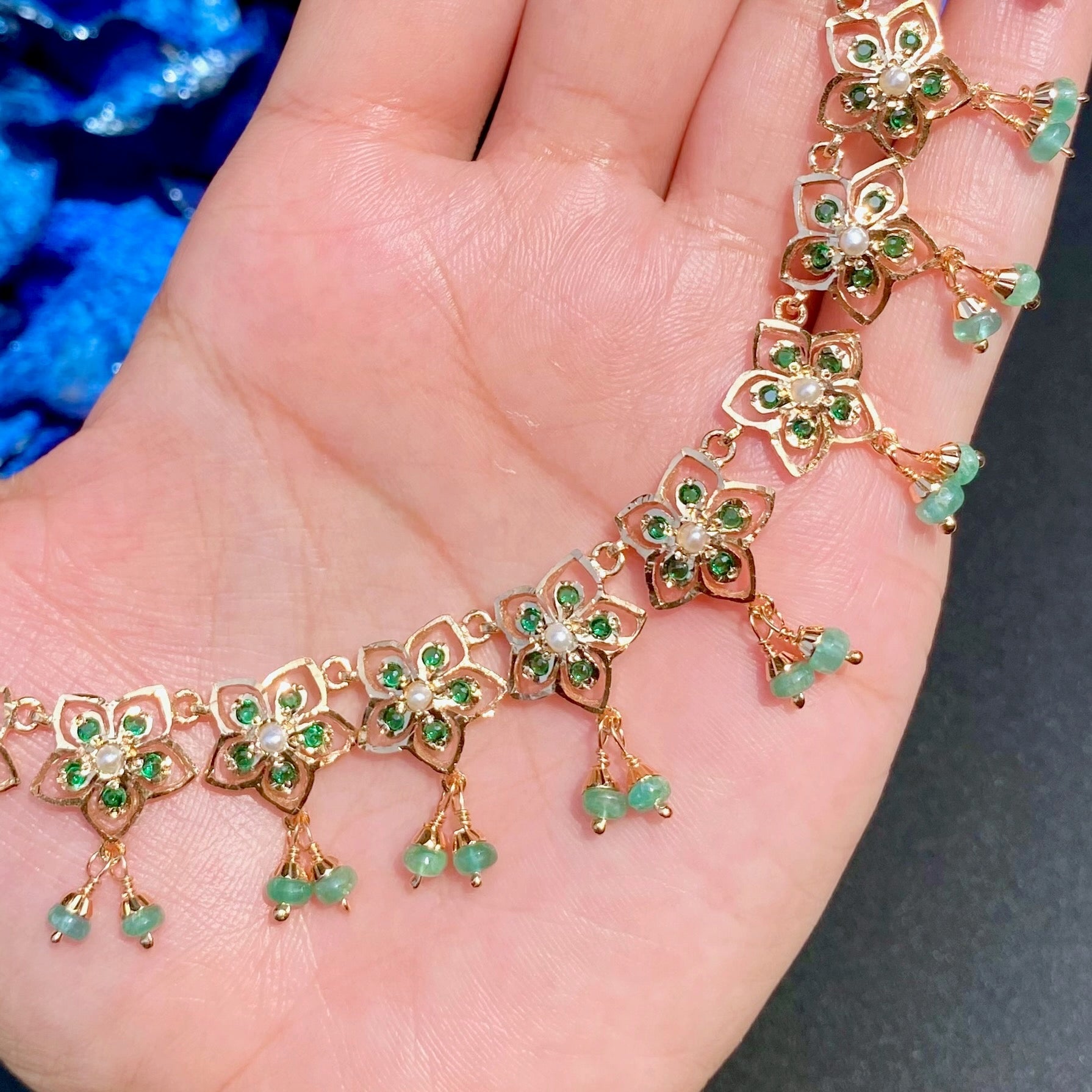 sleek indian emerald necklace