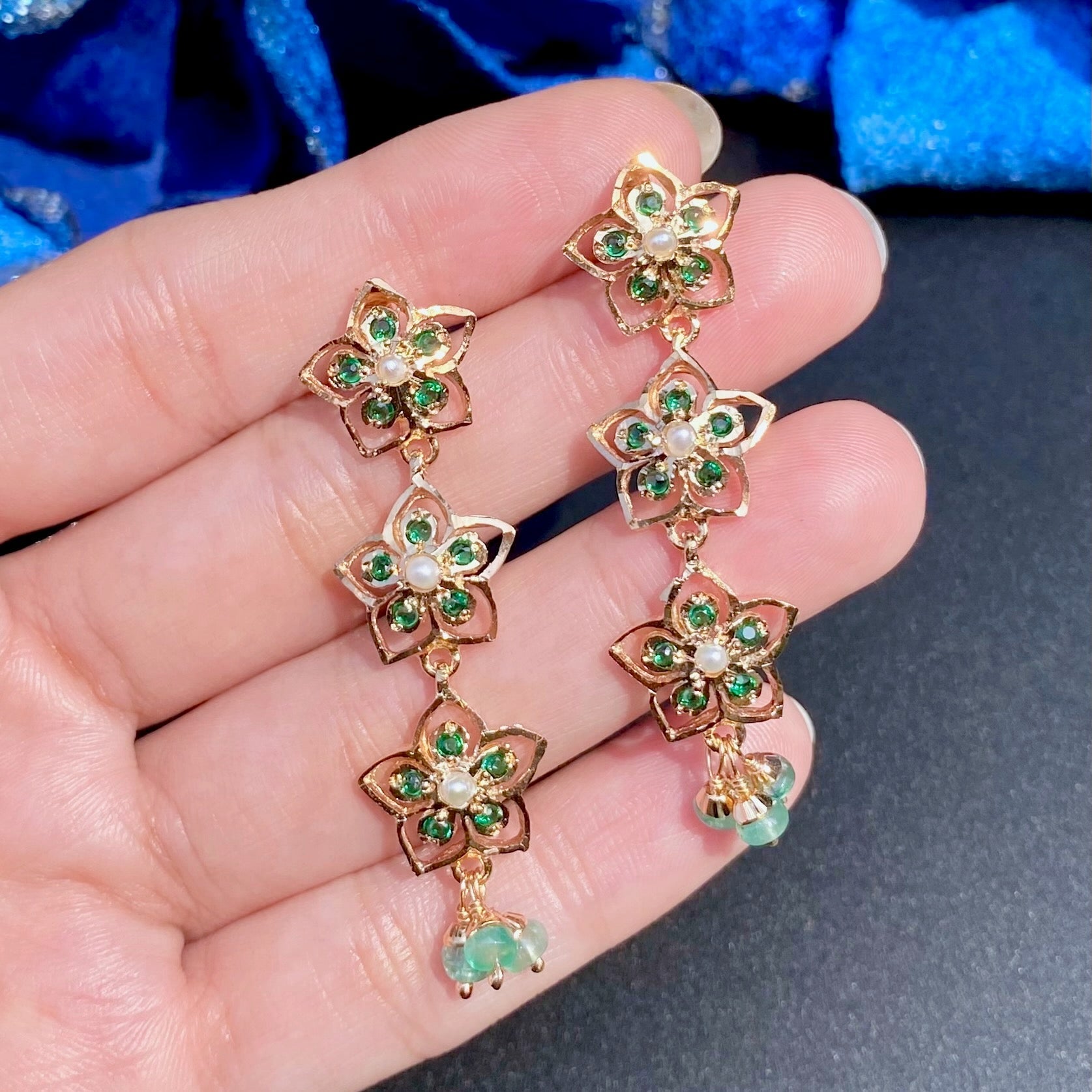 sleek indian emerald necklace