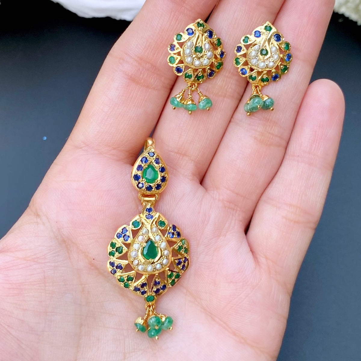 small emerald pendant set