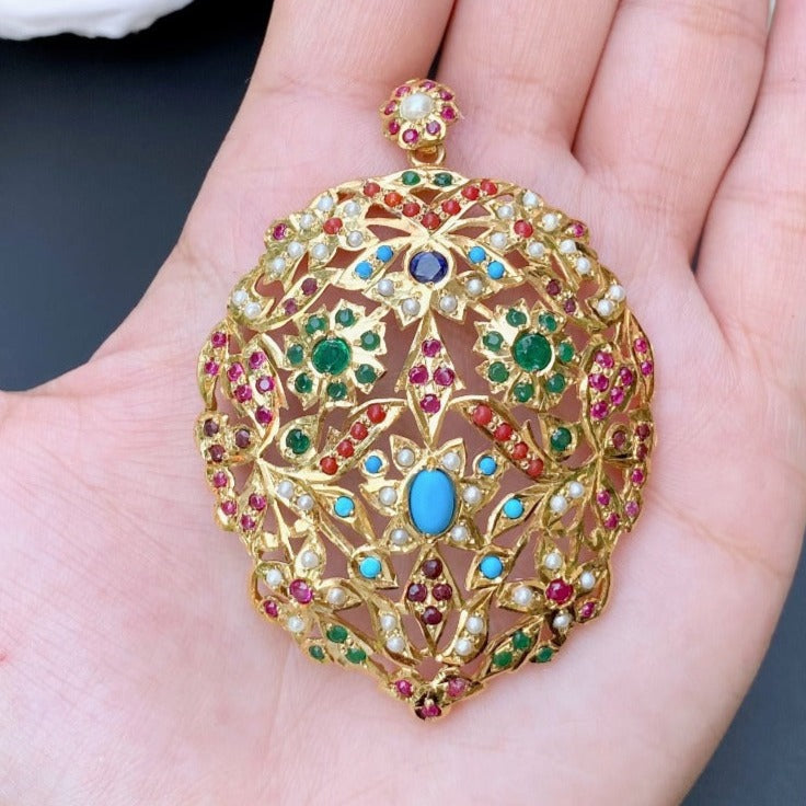 antique Navaratna pendant