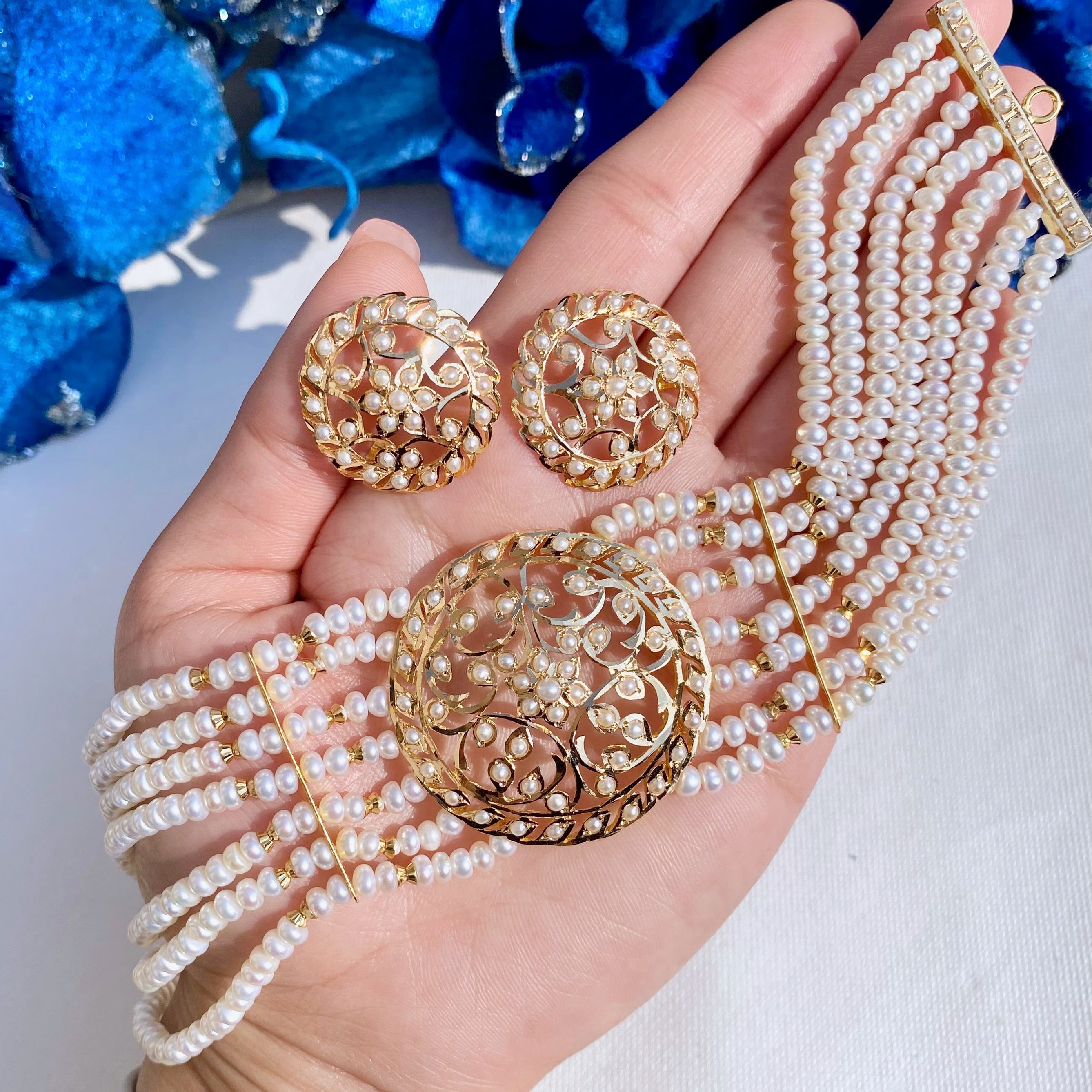 sophisticated gold choker