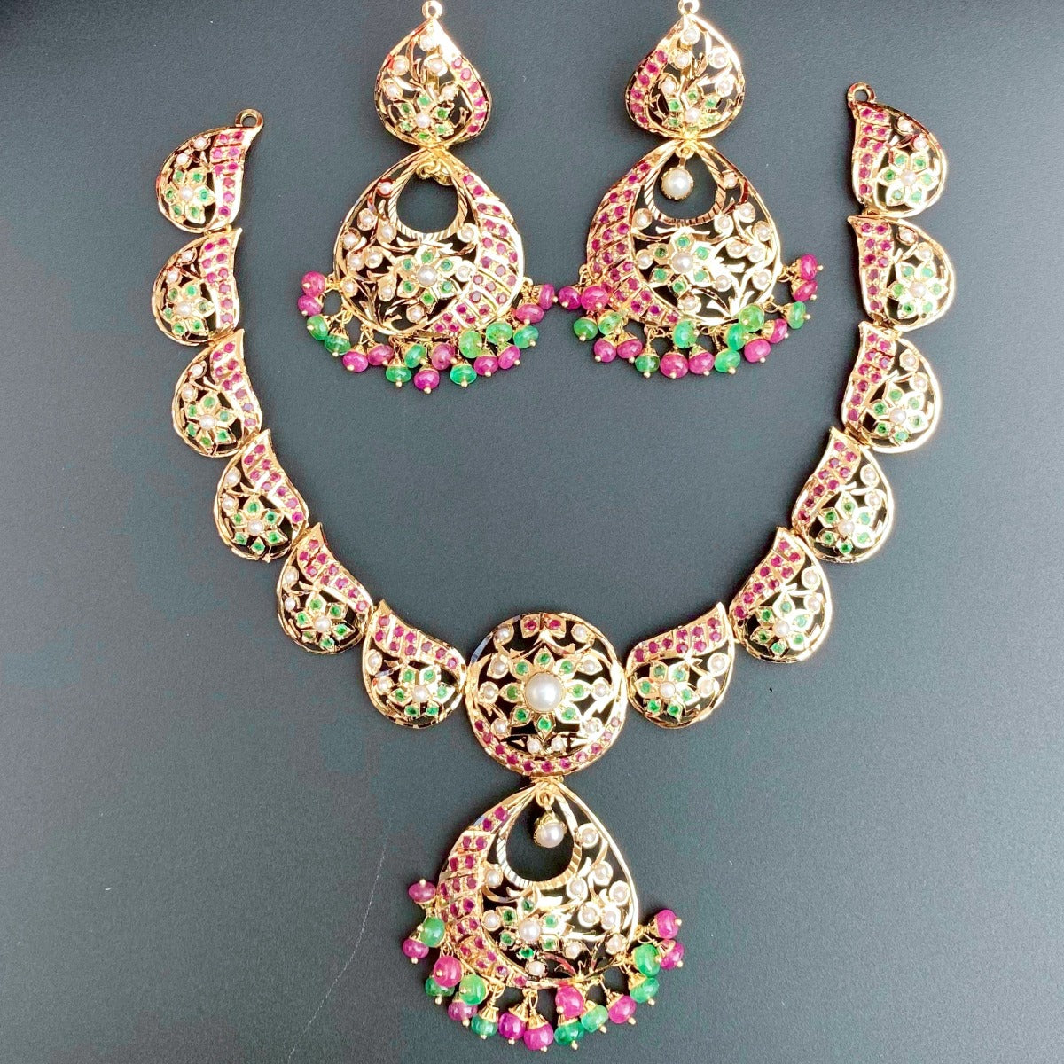 jadau necklace set in 22k gold with chandbali styled earrings