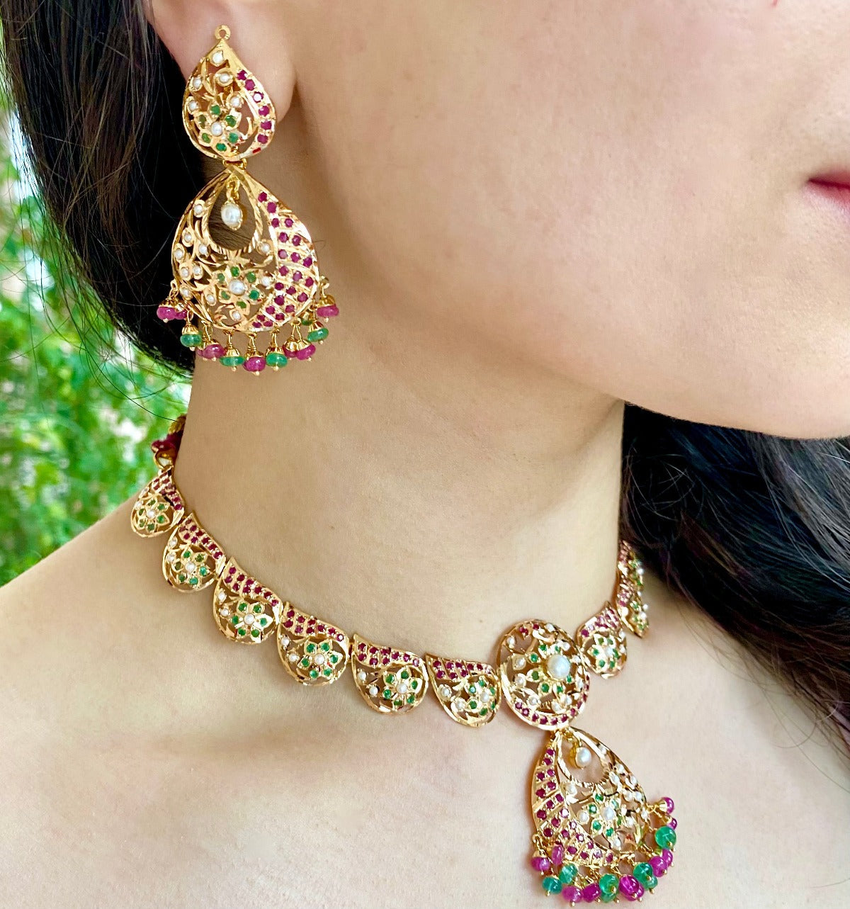 jadau necklace set in 22k gold with chandbali styled earrings