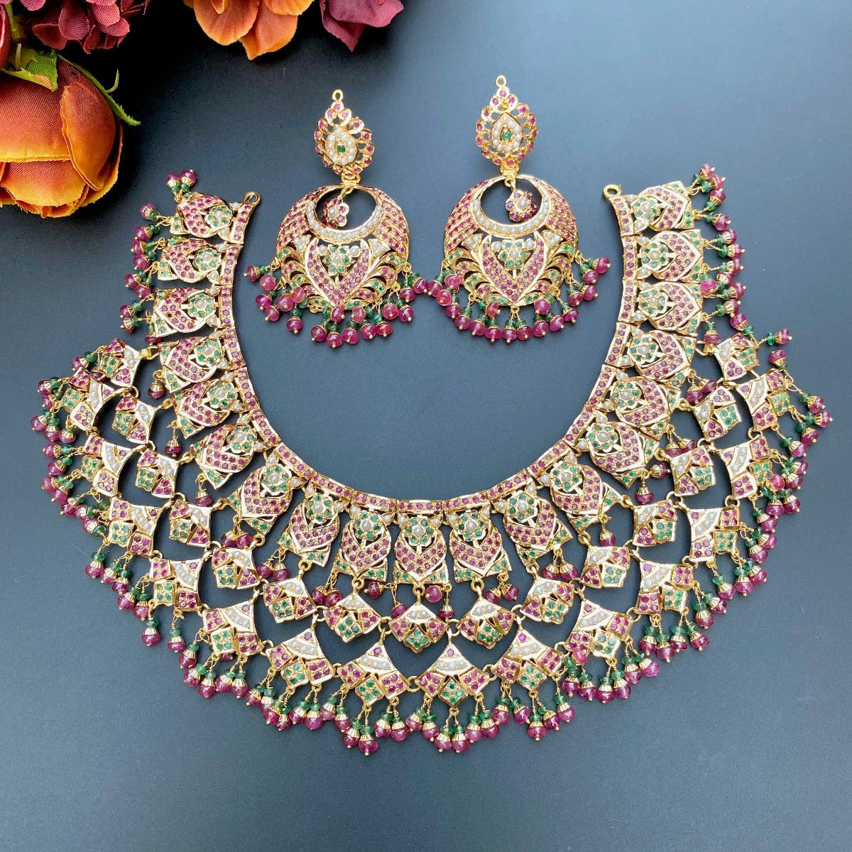 traditional indian necklace set in 22ct gold