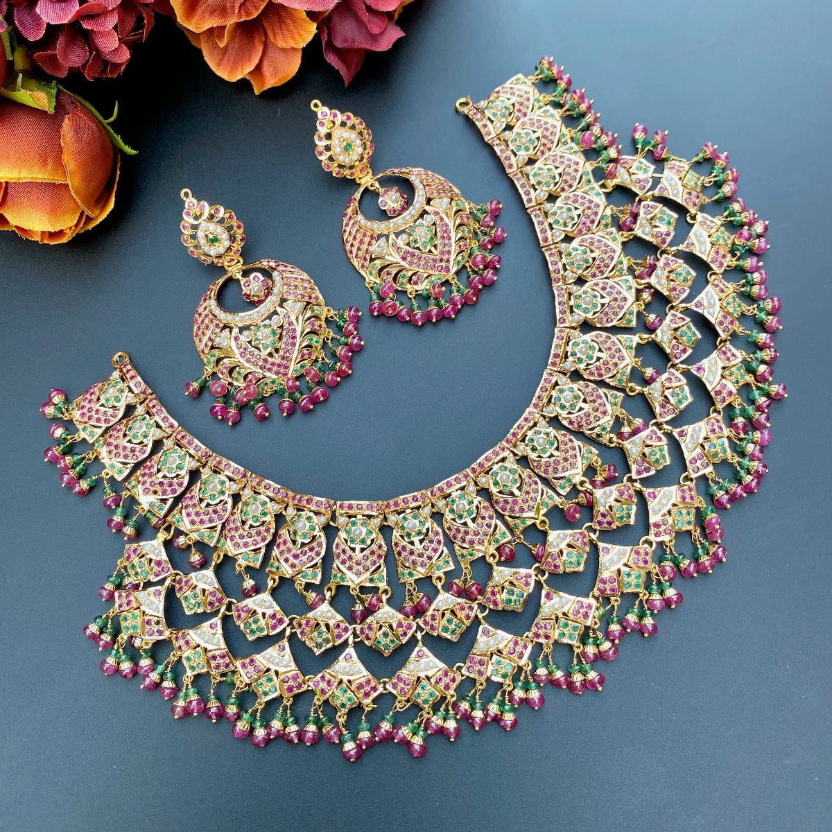 traditional indian necklace set in 22ct gold