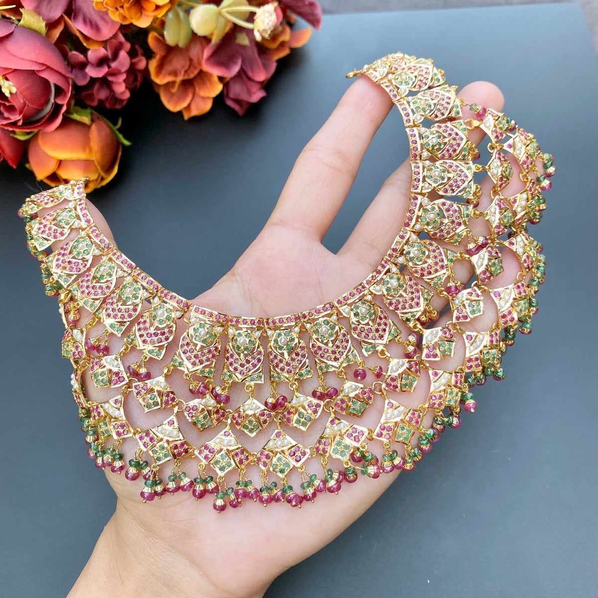traditional indian necklace set in 22ct gold