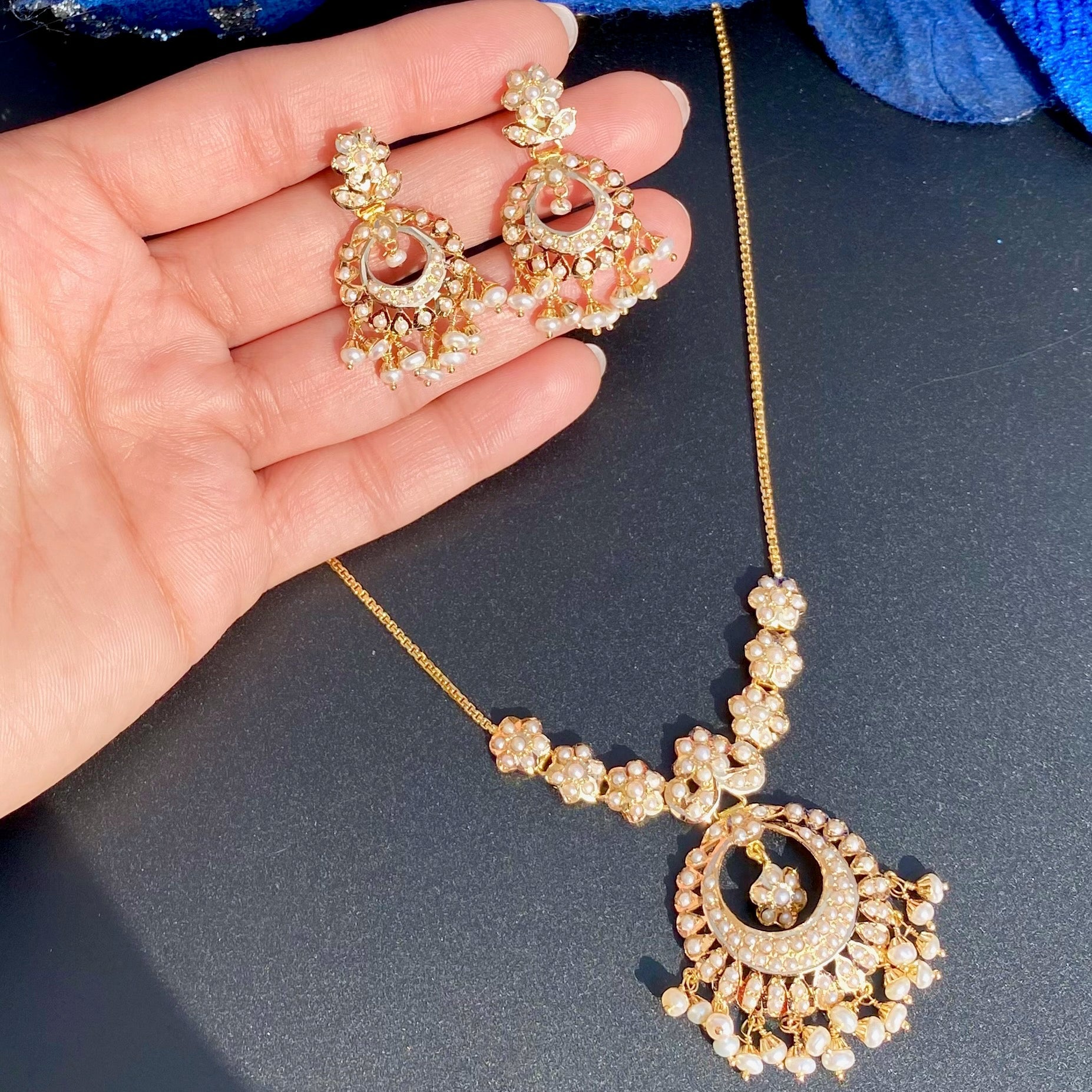 chain necklace set with pearls