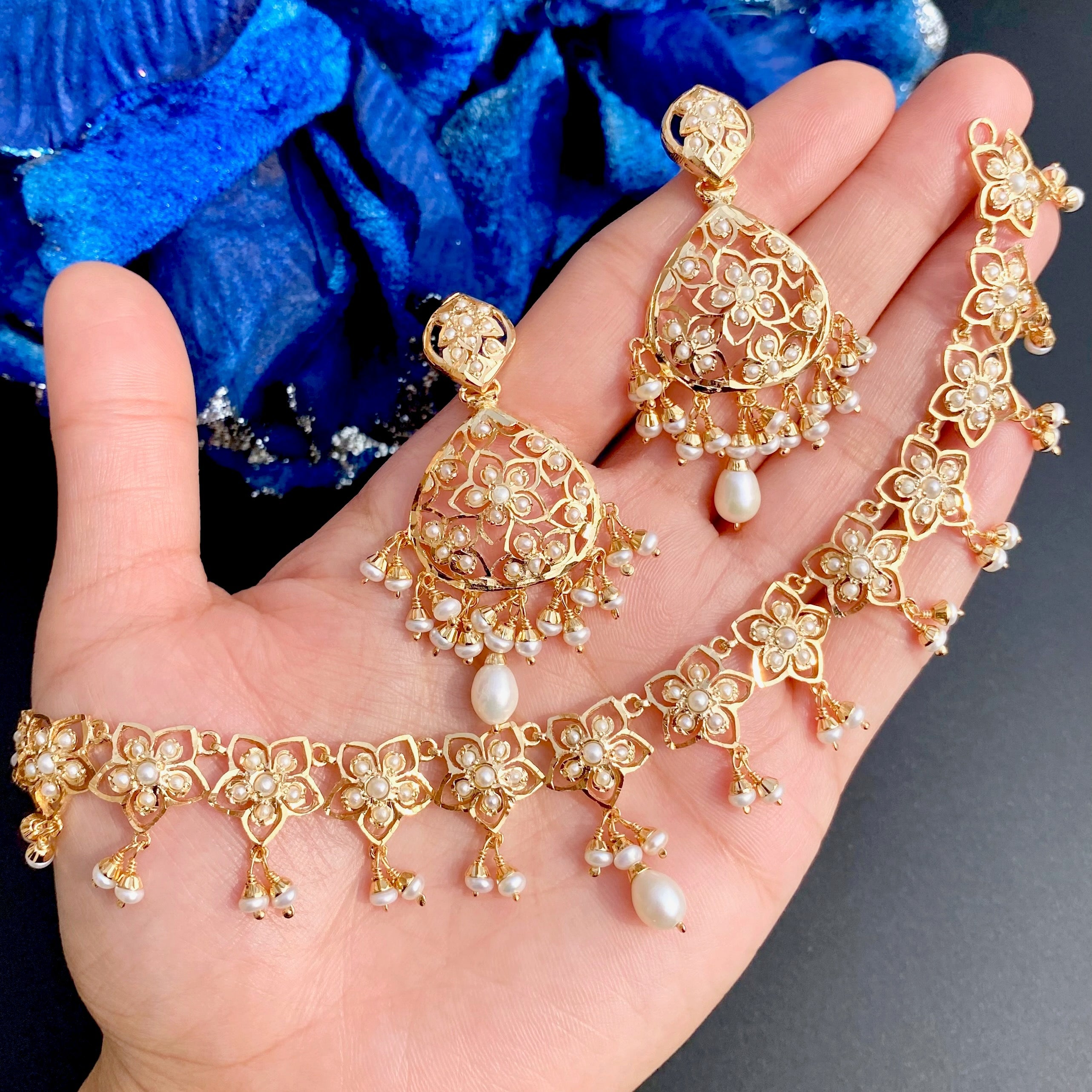 modern pearl necklace