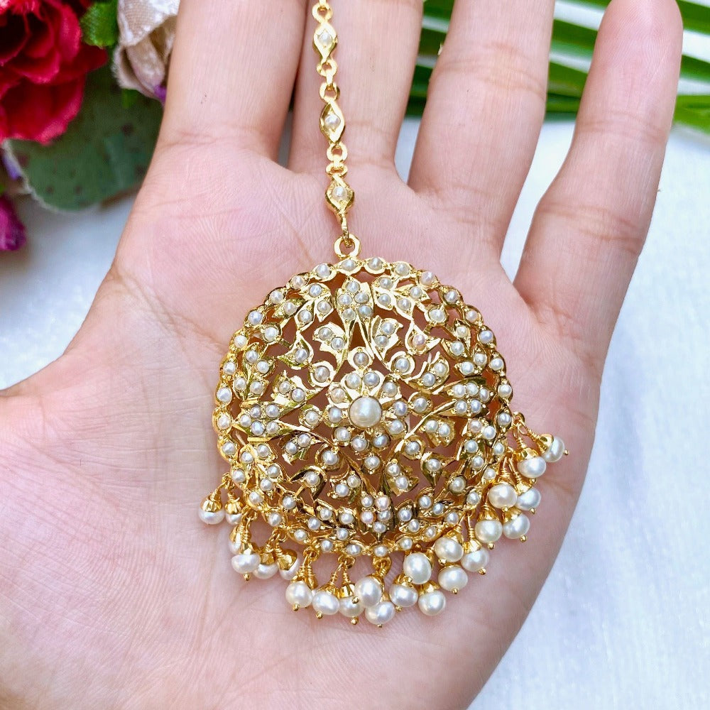 round mang tikka in pearls