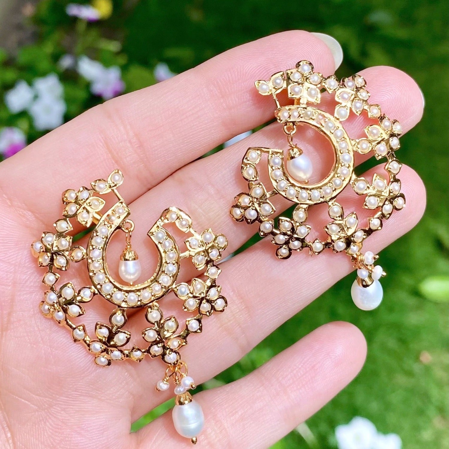 freshwater pearls stud earrings