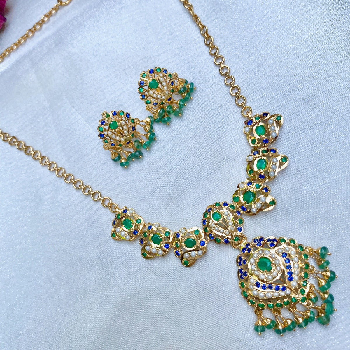 jadau chain set emeralds