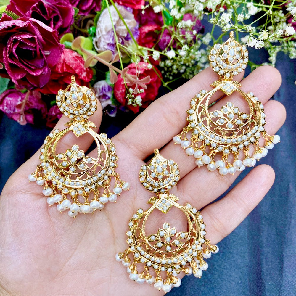 hyderabadi locket set in pearls