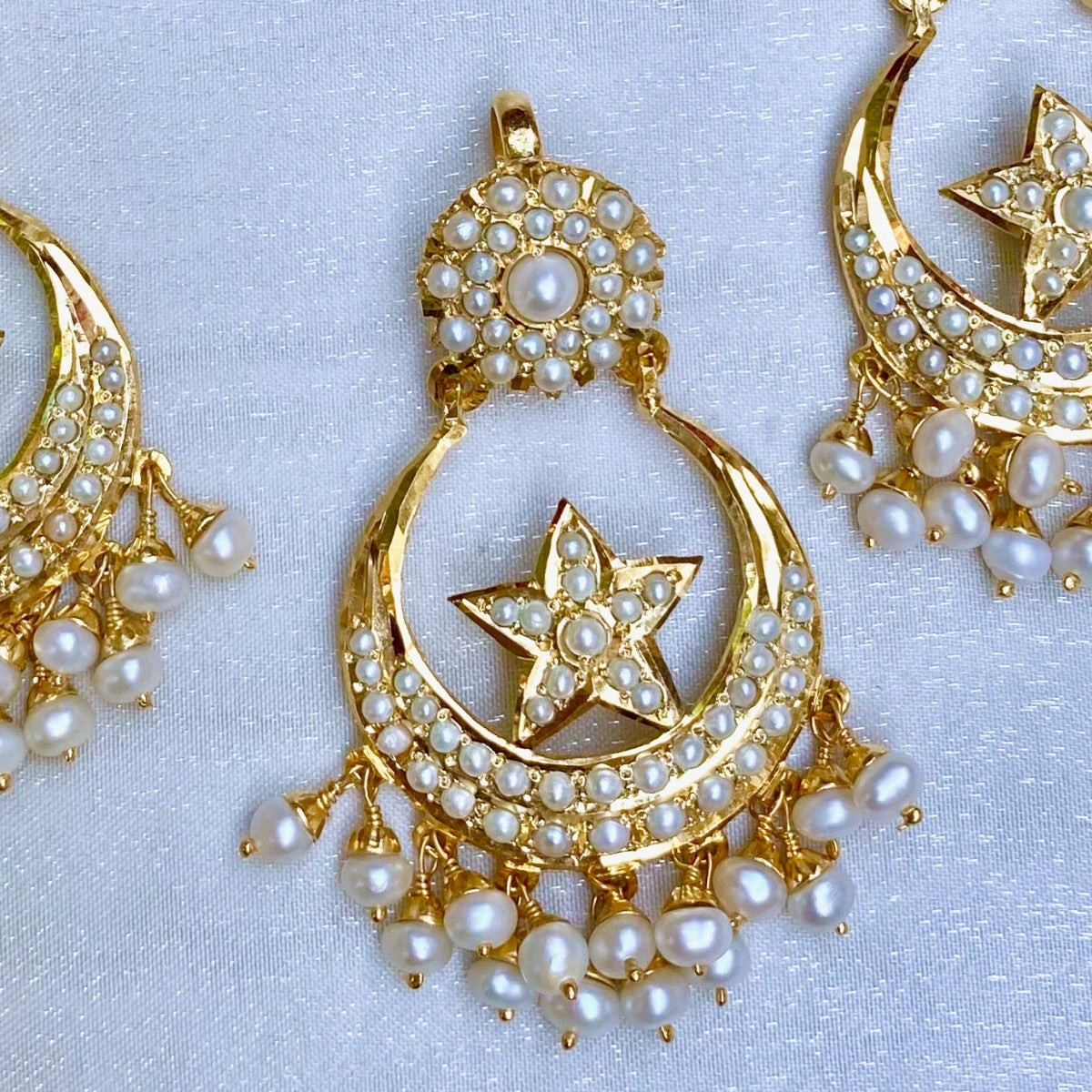 pearl pendant with long earrings