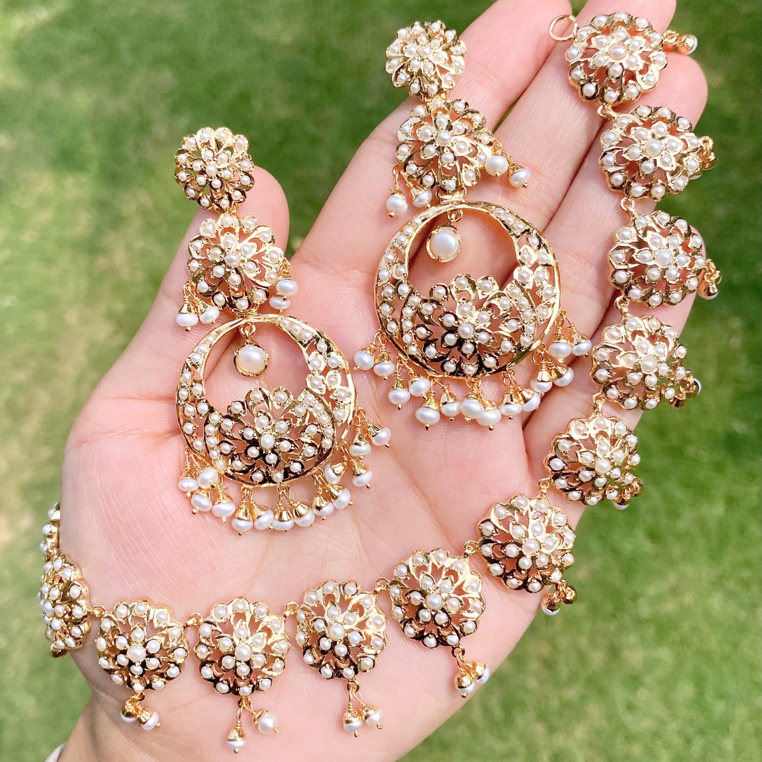 pearl necklace with chandbali