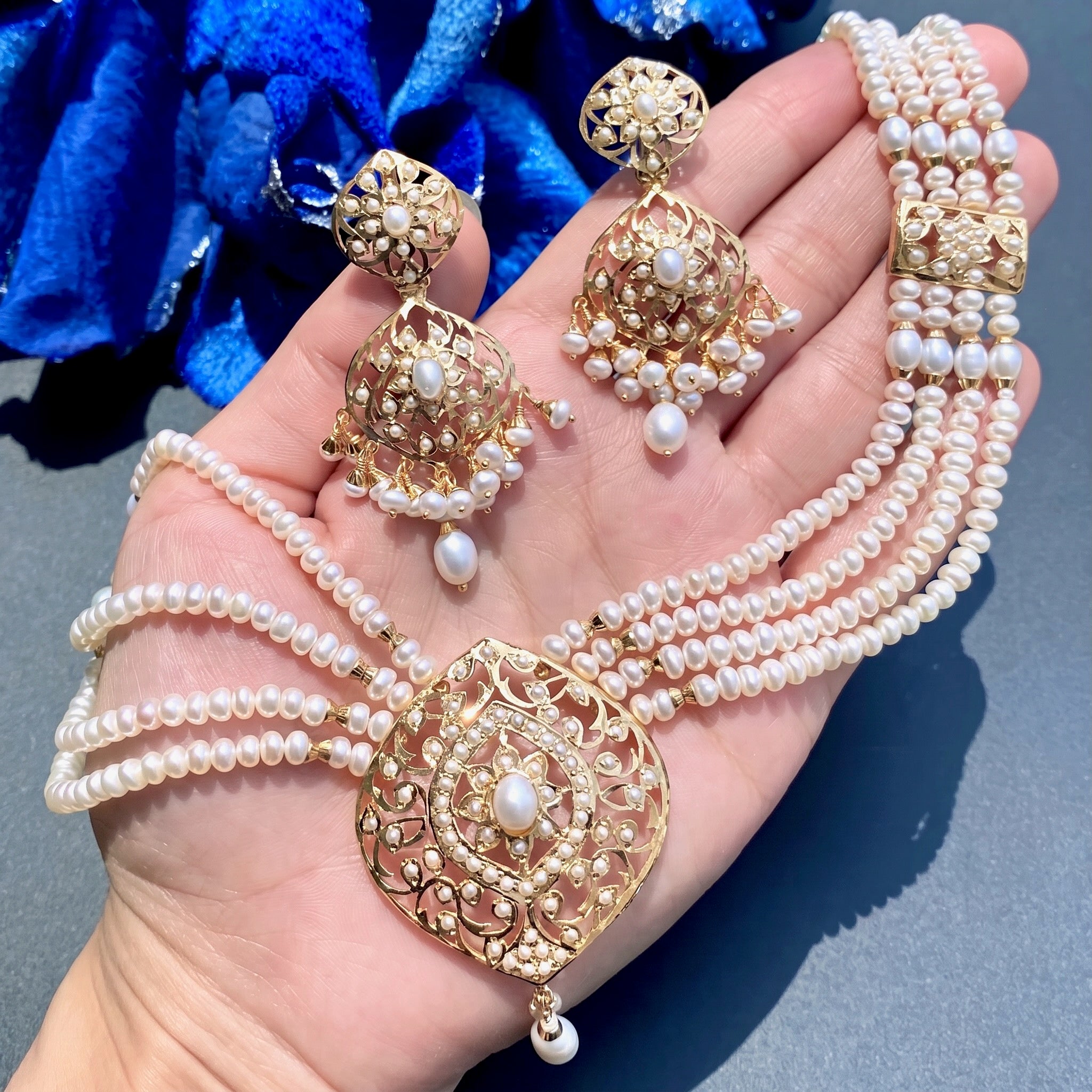 sober pearl long necklace
