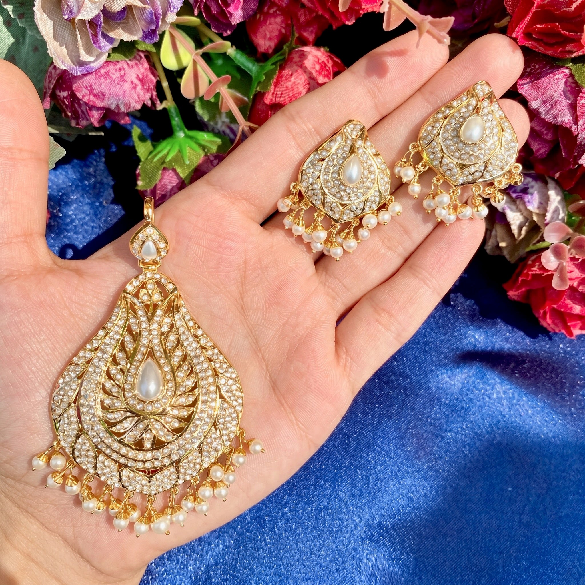 gold plated pendant set studded with real pearls