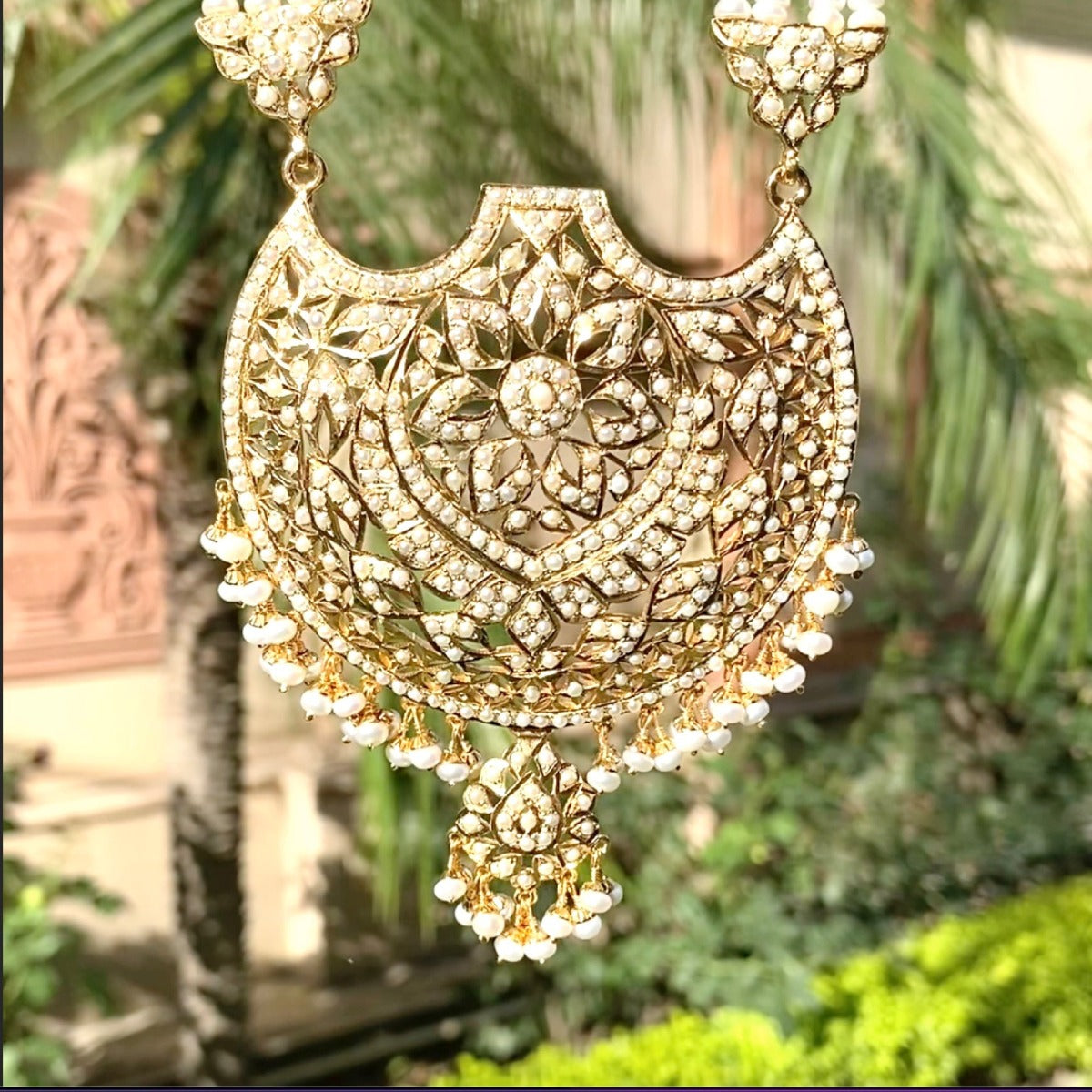 long haar set in pearls