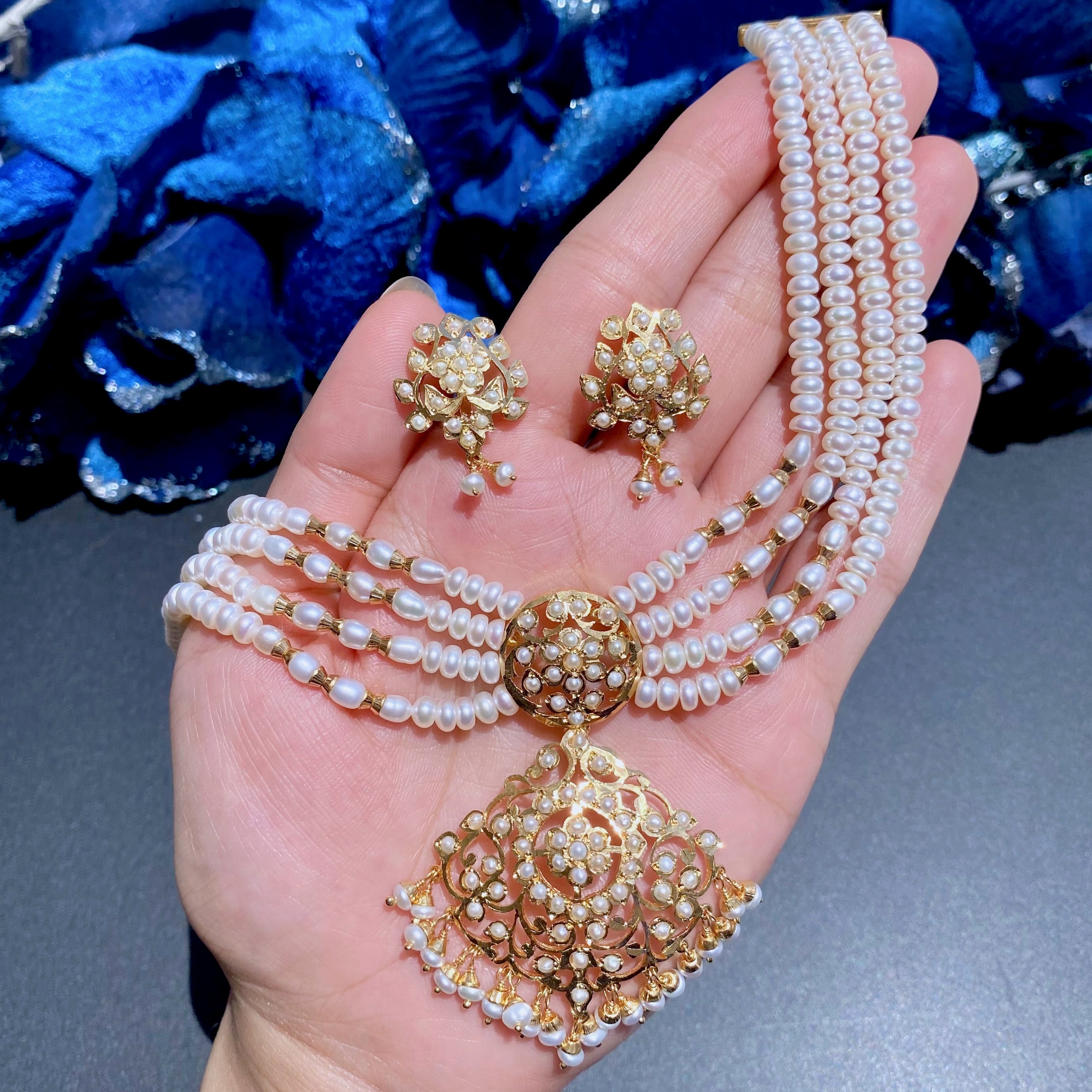 pearl choker set to gift her