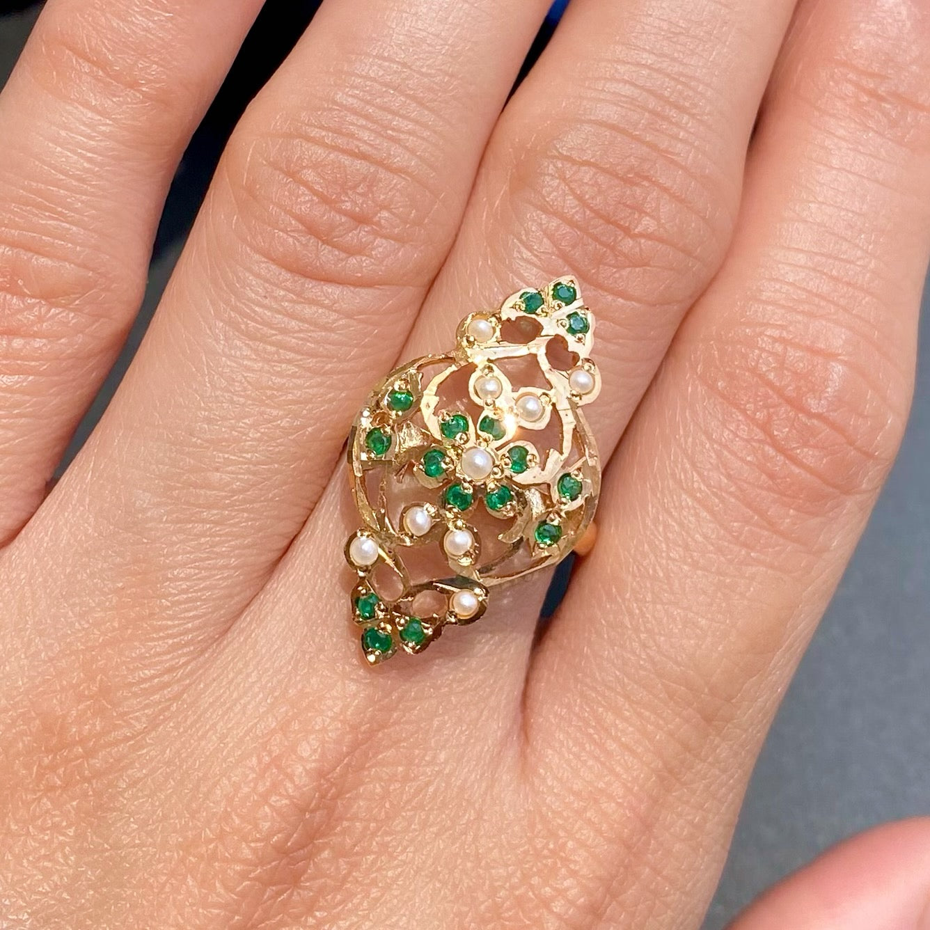 fine jadau ring emerald green colors