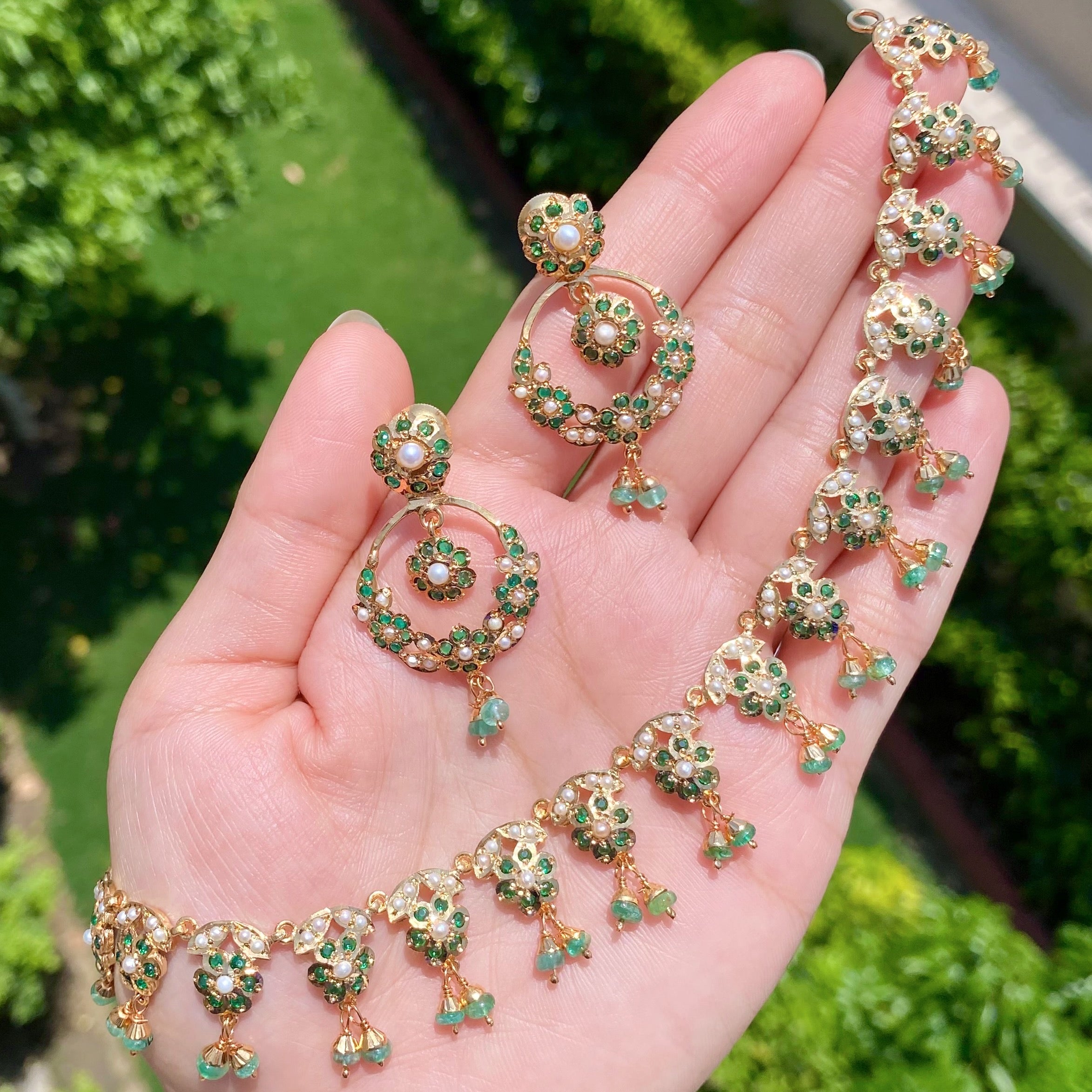 delicate emerald necklace set indian