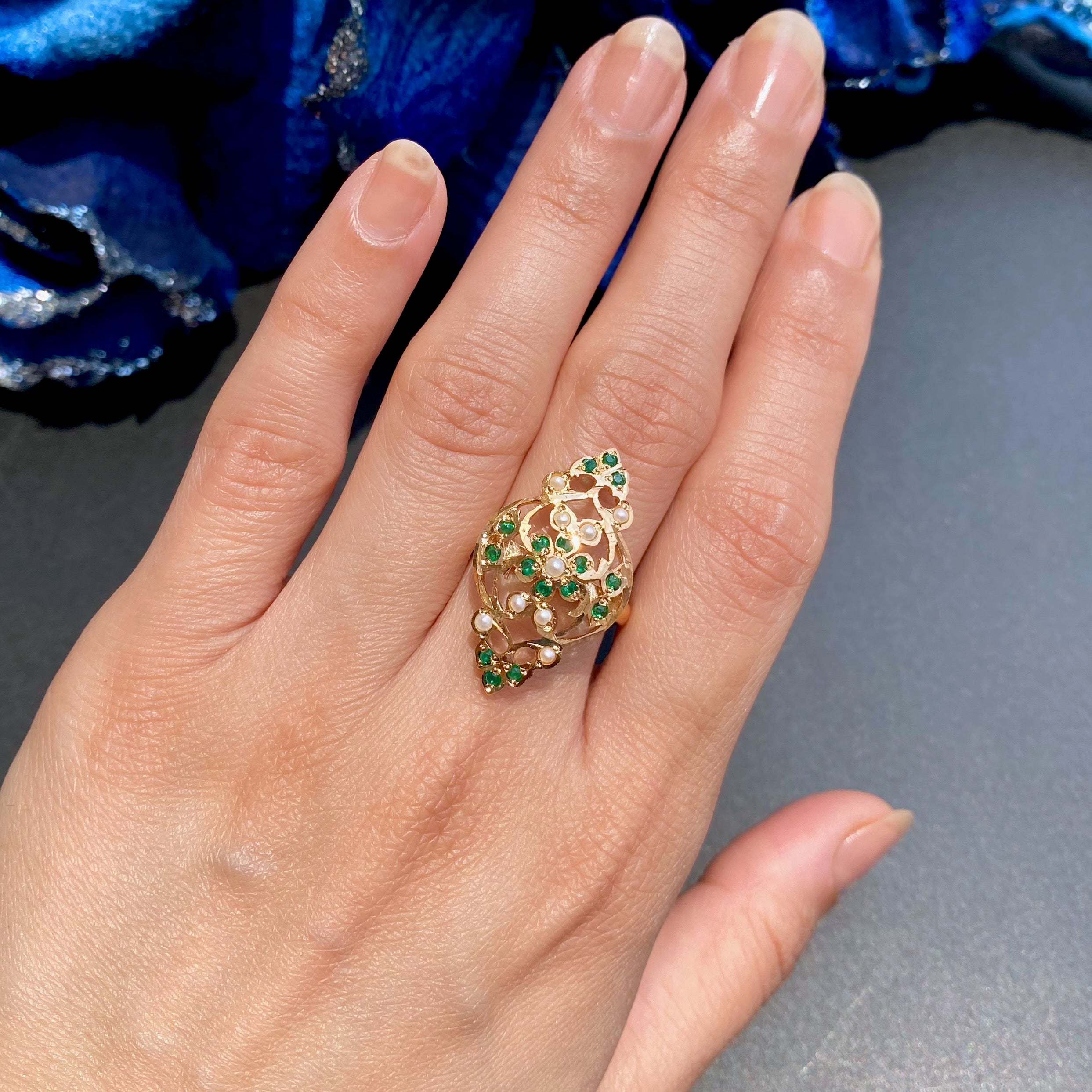 fine jadau ring emerald green colors