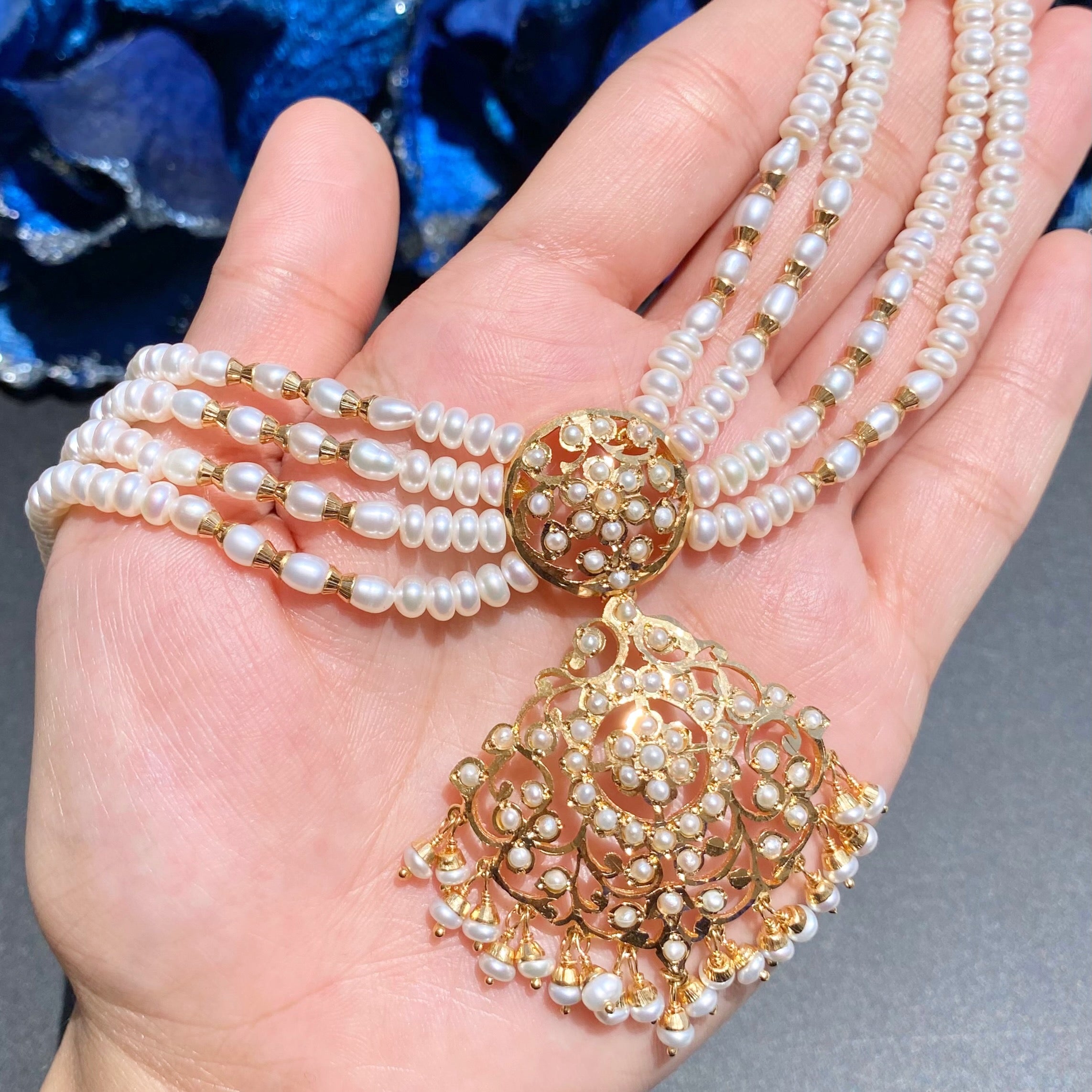 pearl choker set to gift her