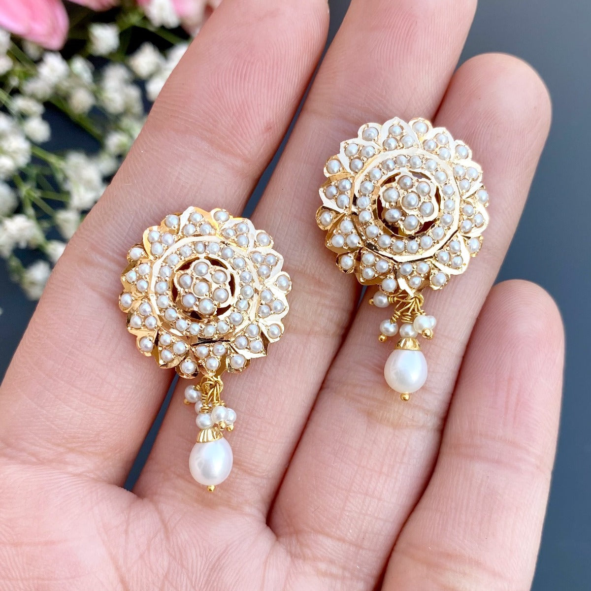 jadau round studs on 22k gold with pearls
