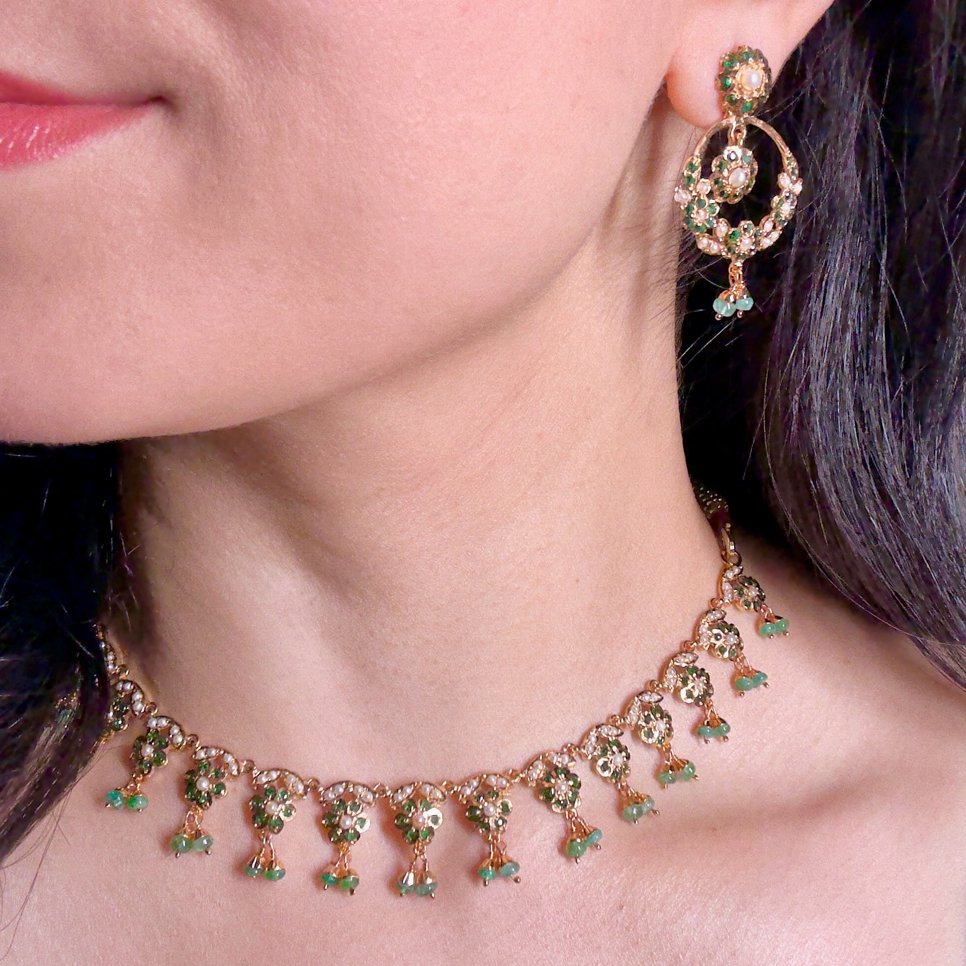 delicate emerald necklace set indian