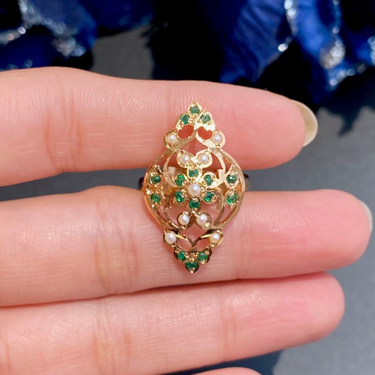 fine jadau ring emerald green colors