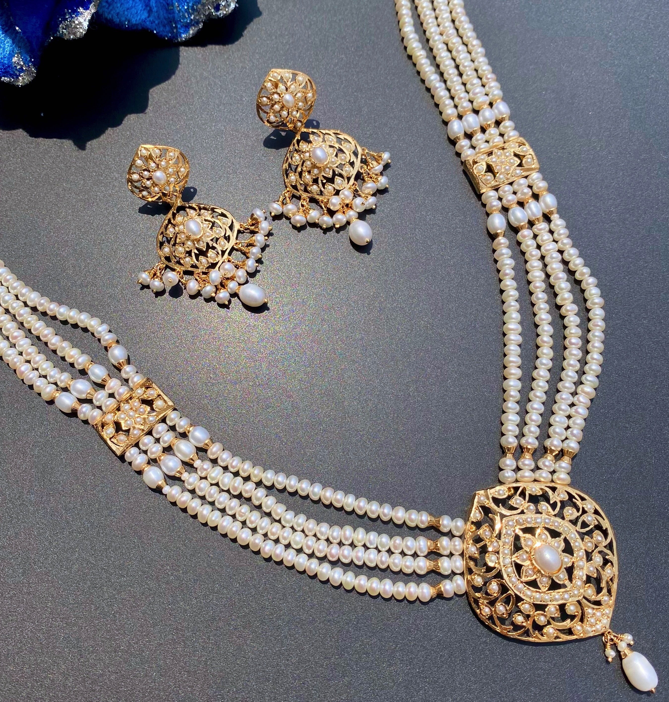 sober pearl long necklace