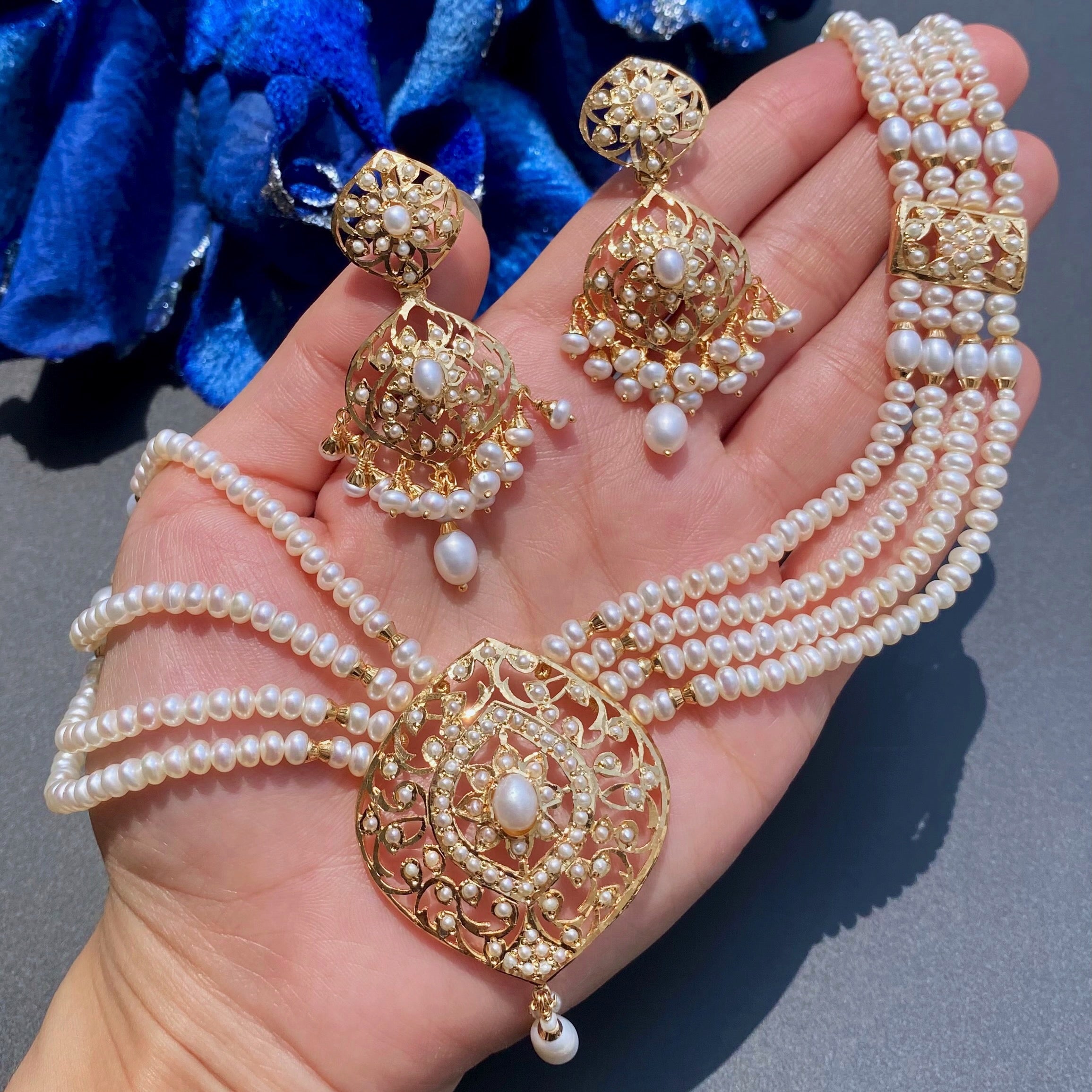 sober pearl long necklace