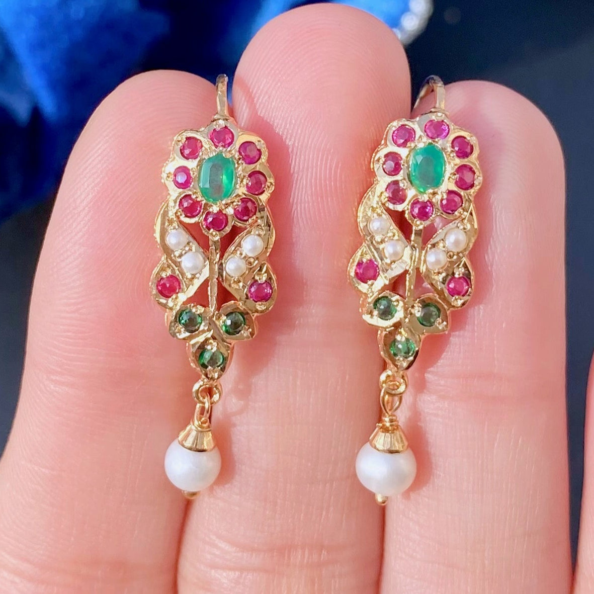 small-earrings-to-gift-her.jpg
