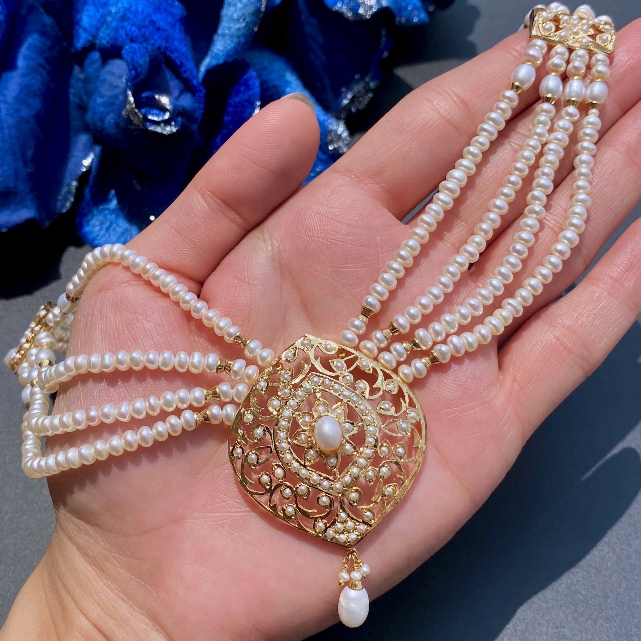 sober pearl long necklace