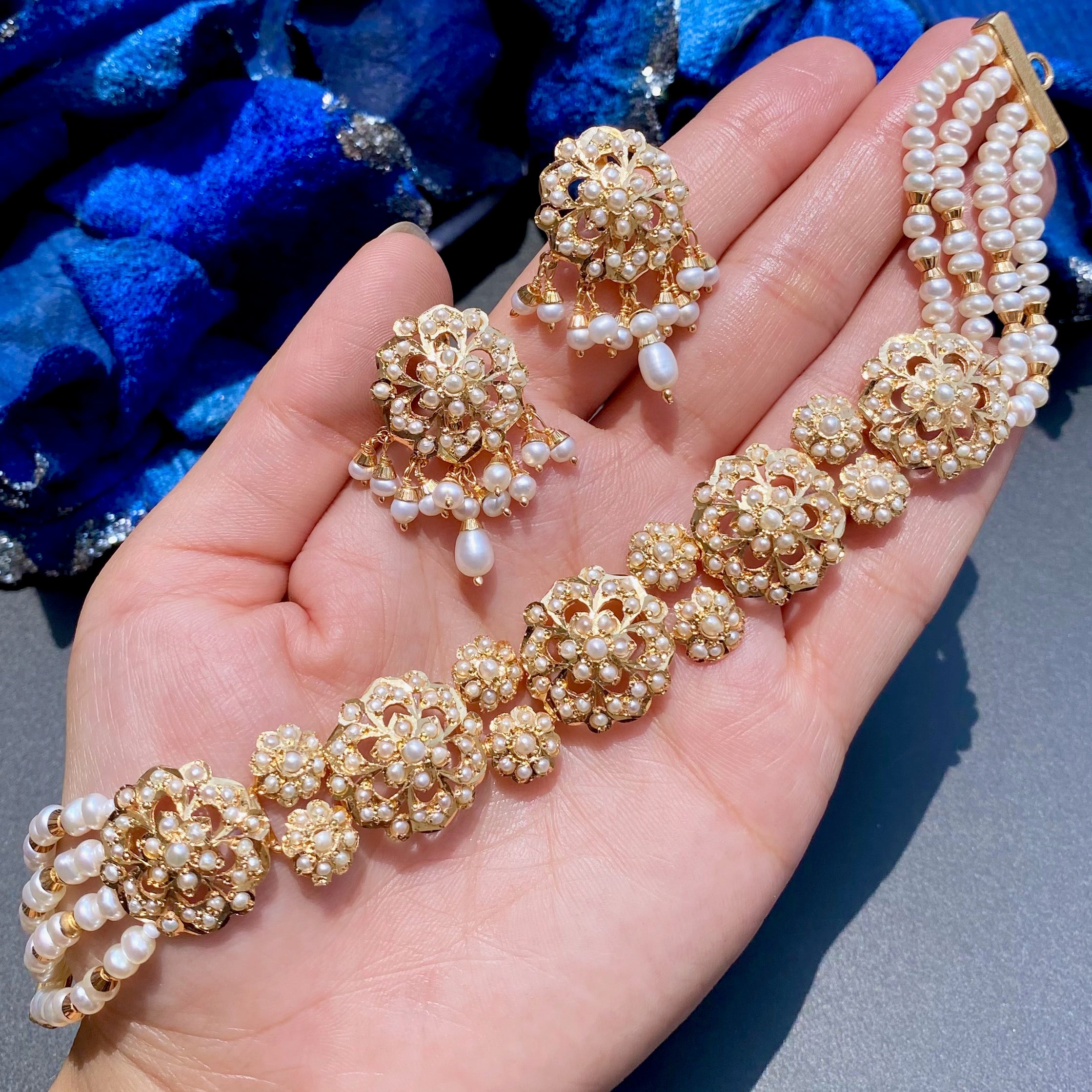 sober pearl choker set