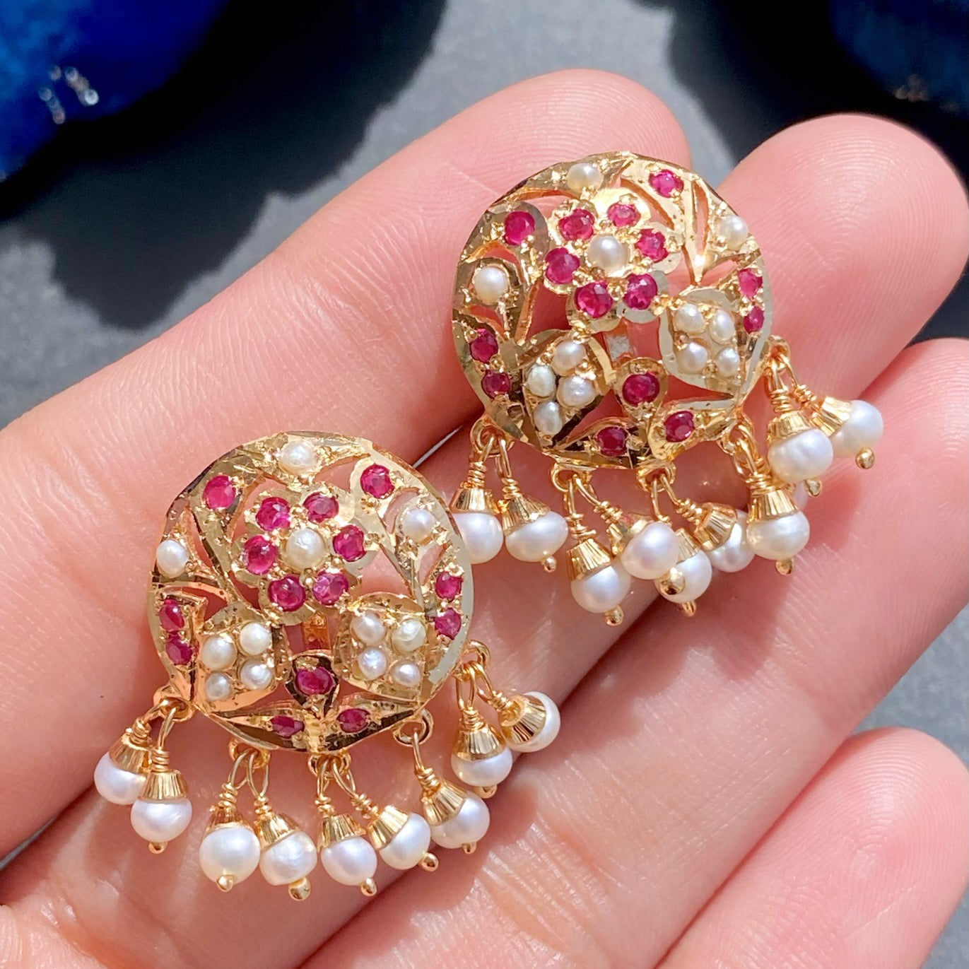 womens round studs