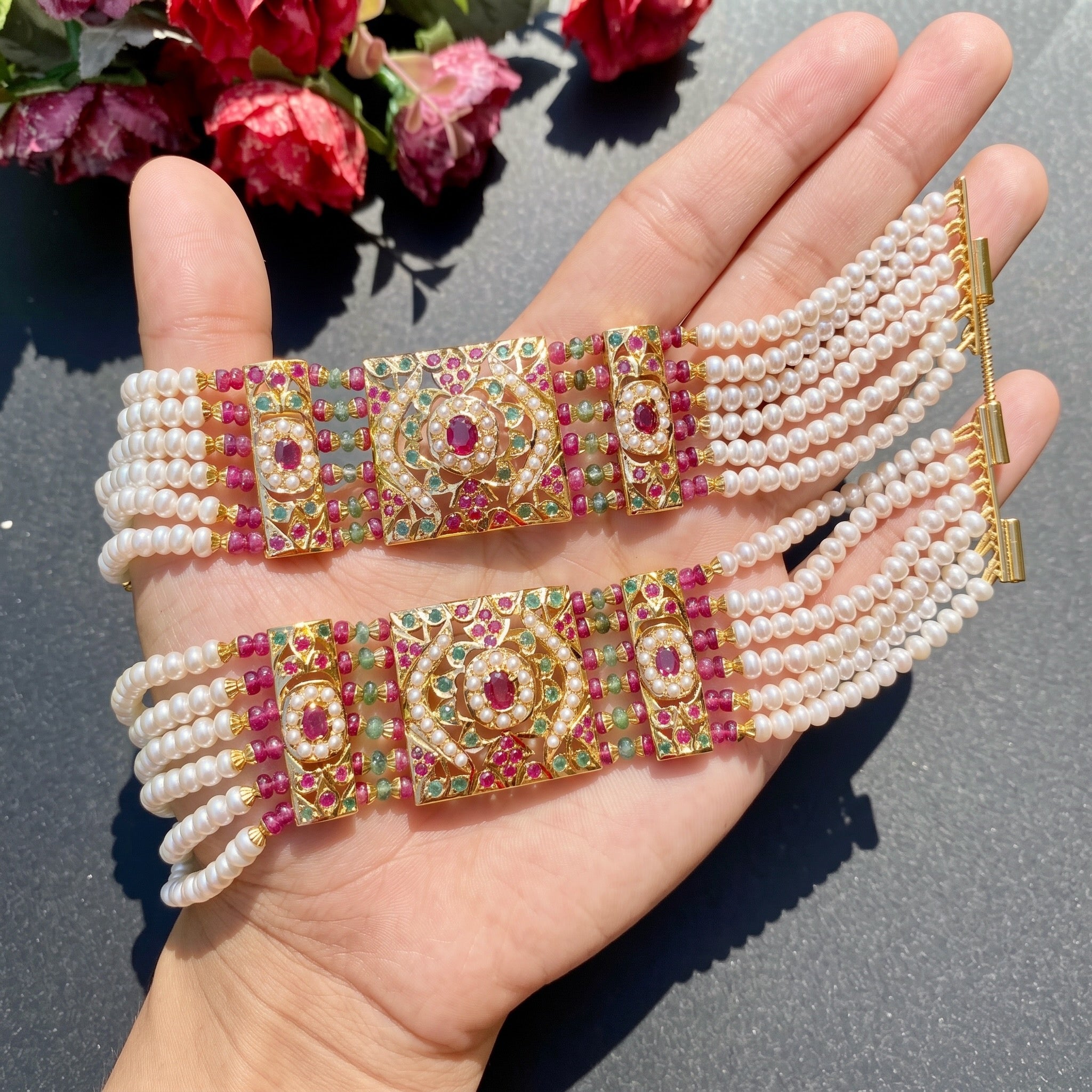 jadau dasti bracelet in 22 carat gold