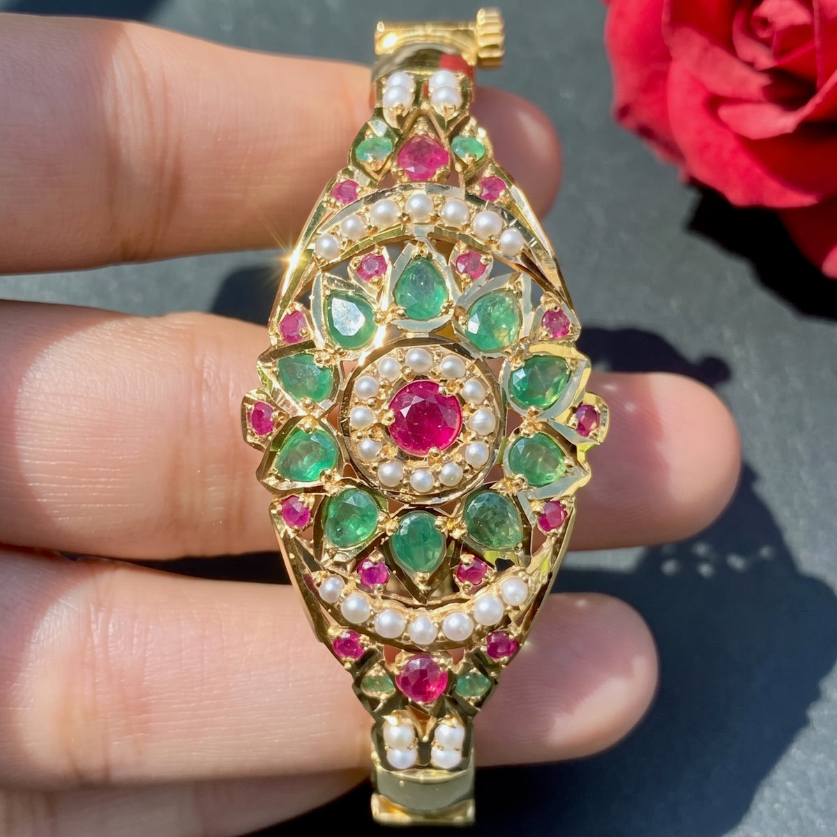 emerald bracelet in 22 carat gold indian design