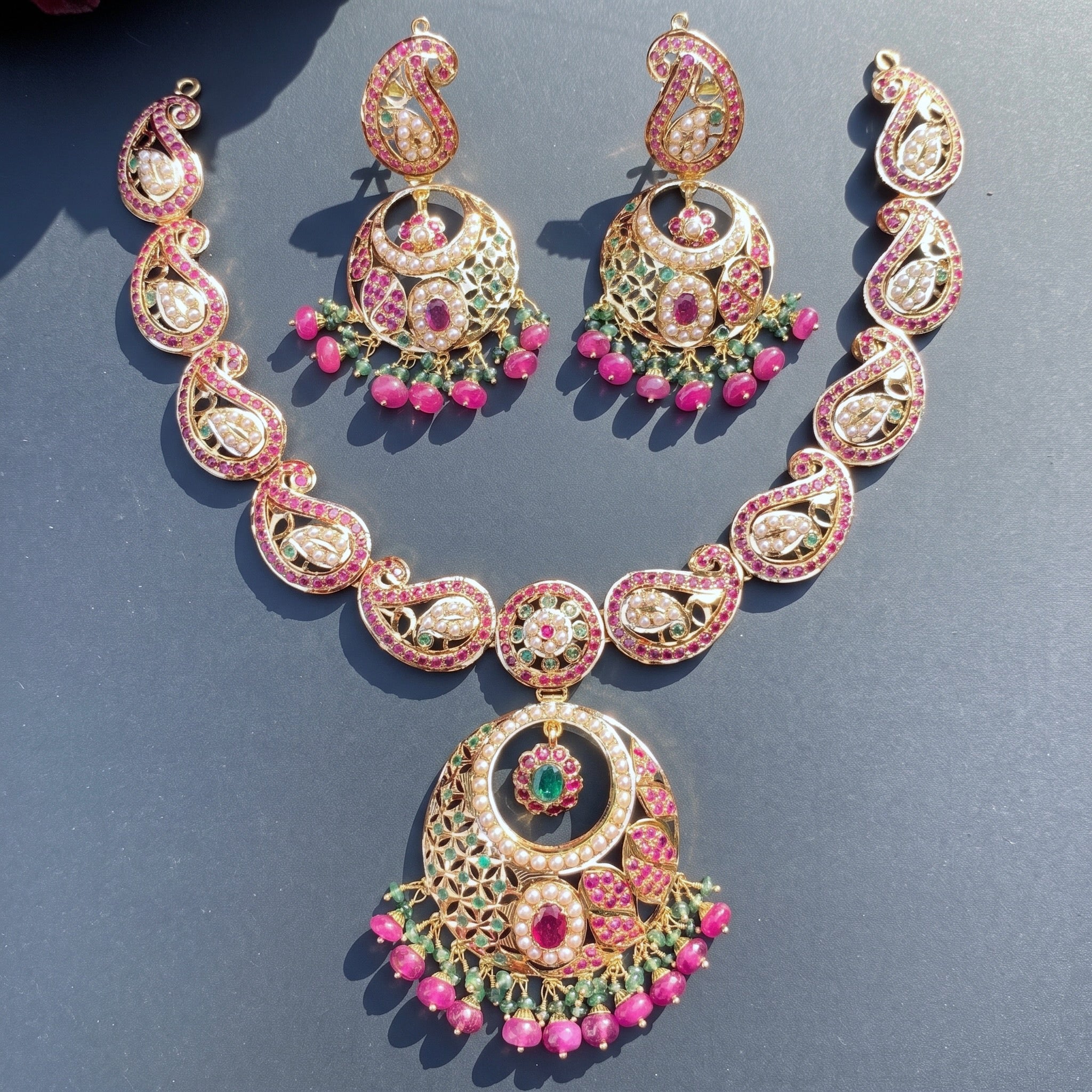 paisley design necklace set gold