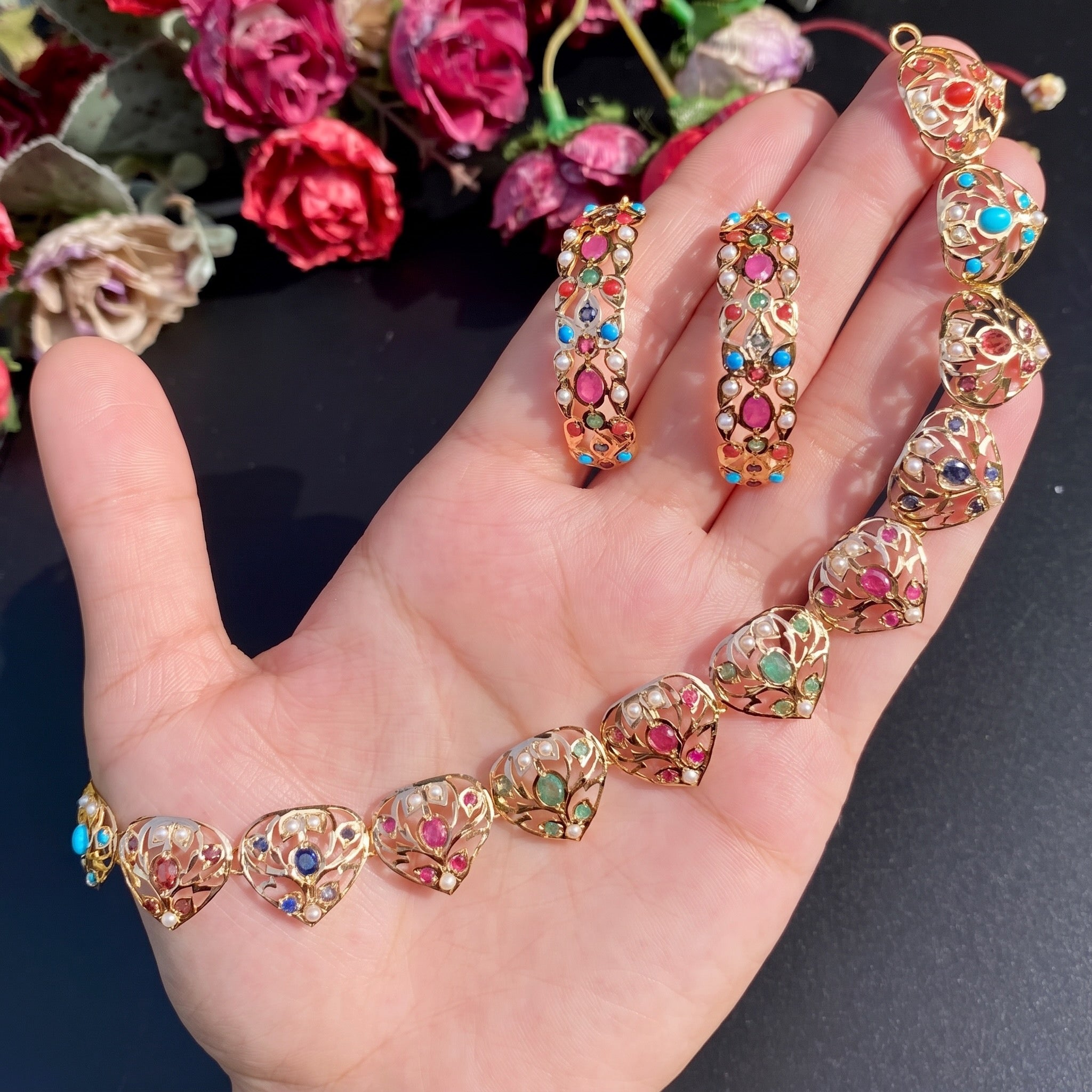 light weight rajasthani necklace set in 22k gold under 2 tolas
