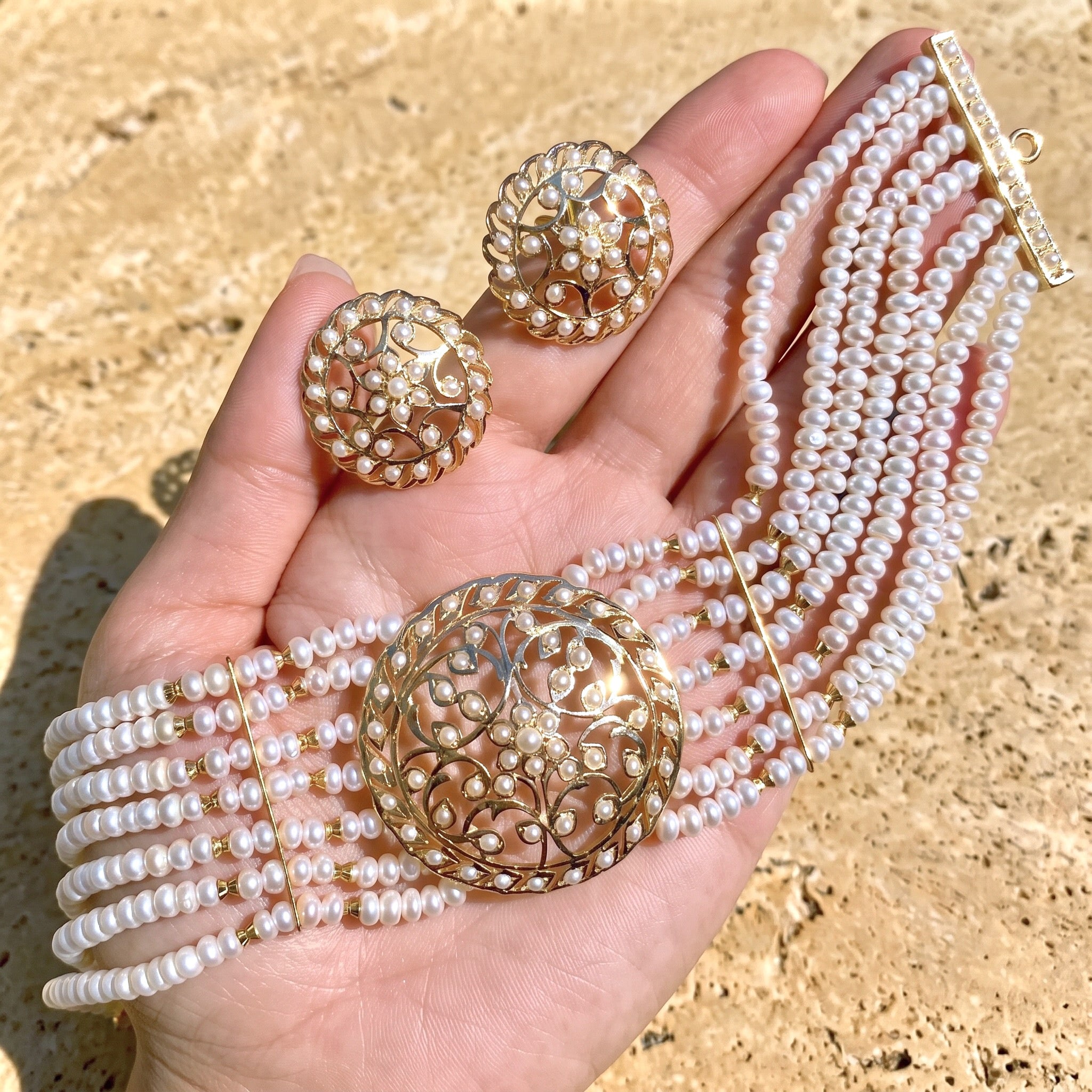 sophisticated gold choker